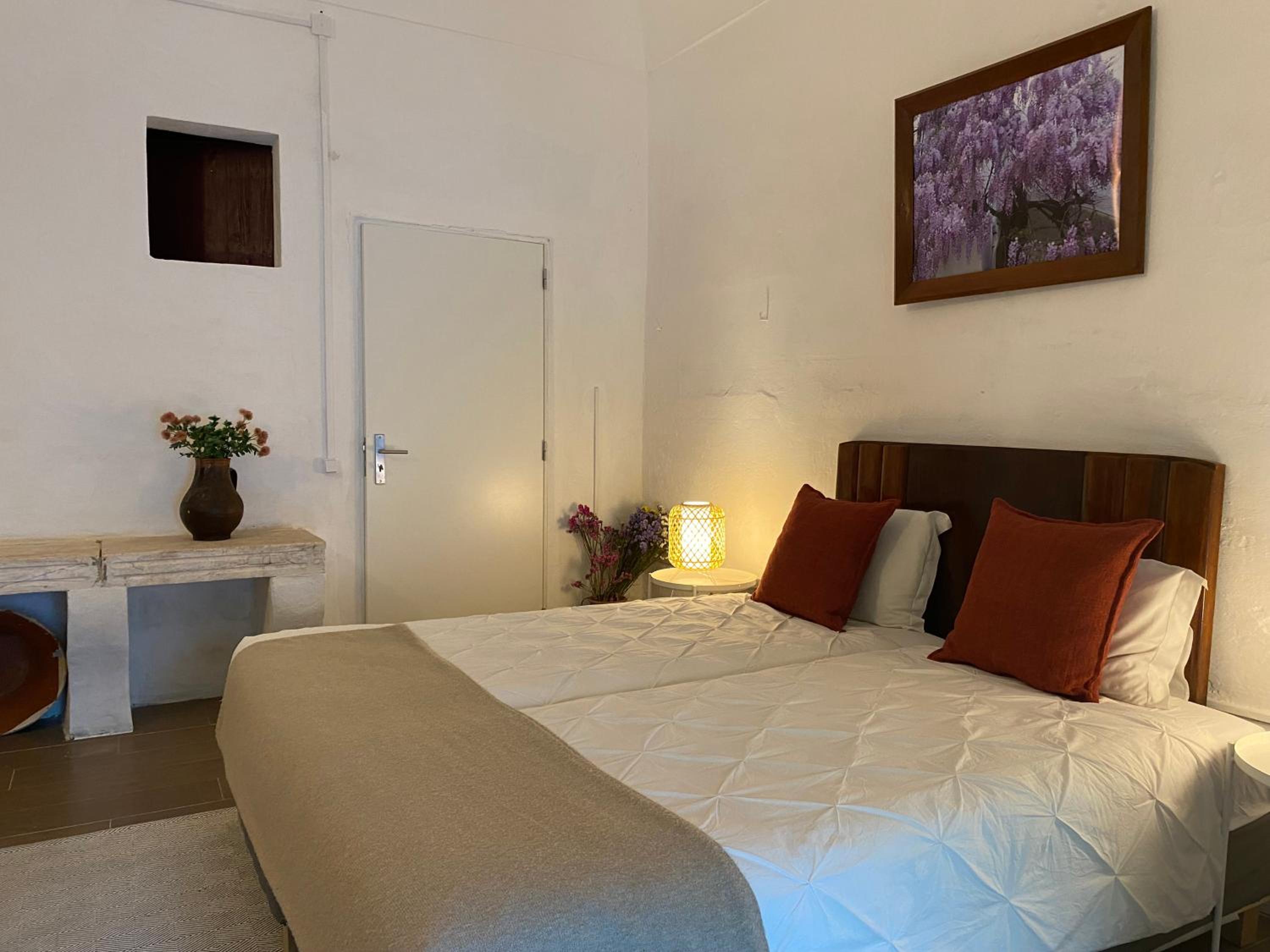 King Room with Roll-In Shower - Disability Access photo 1