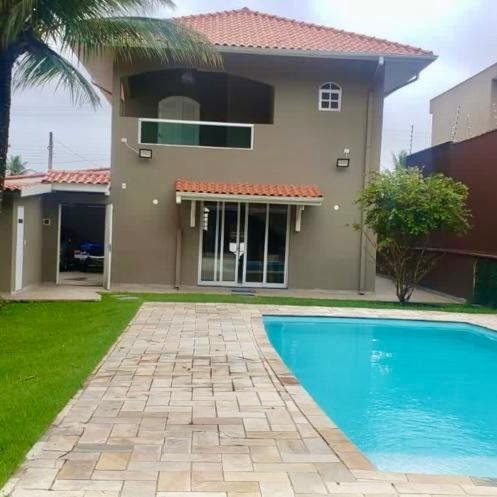 Five-Bedroom House photo 3