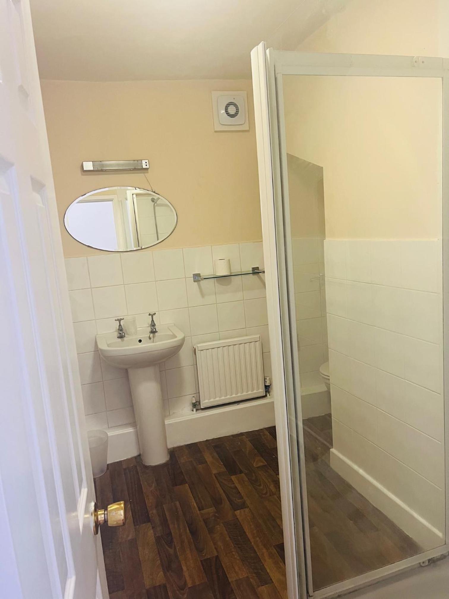 Double Room - Photo 5