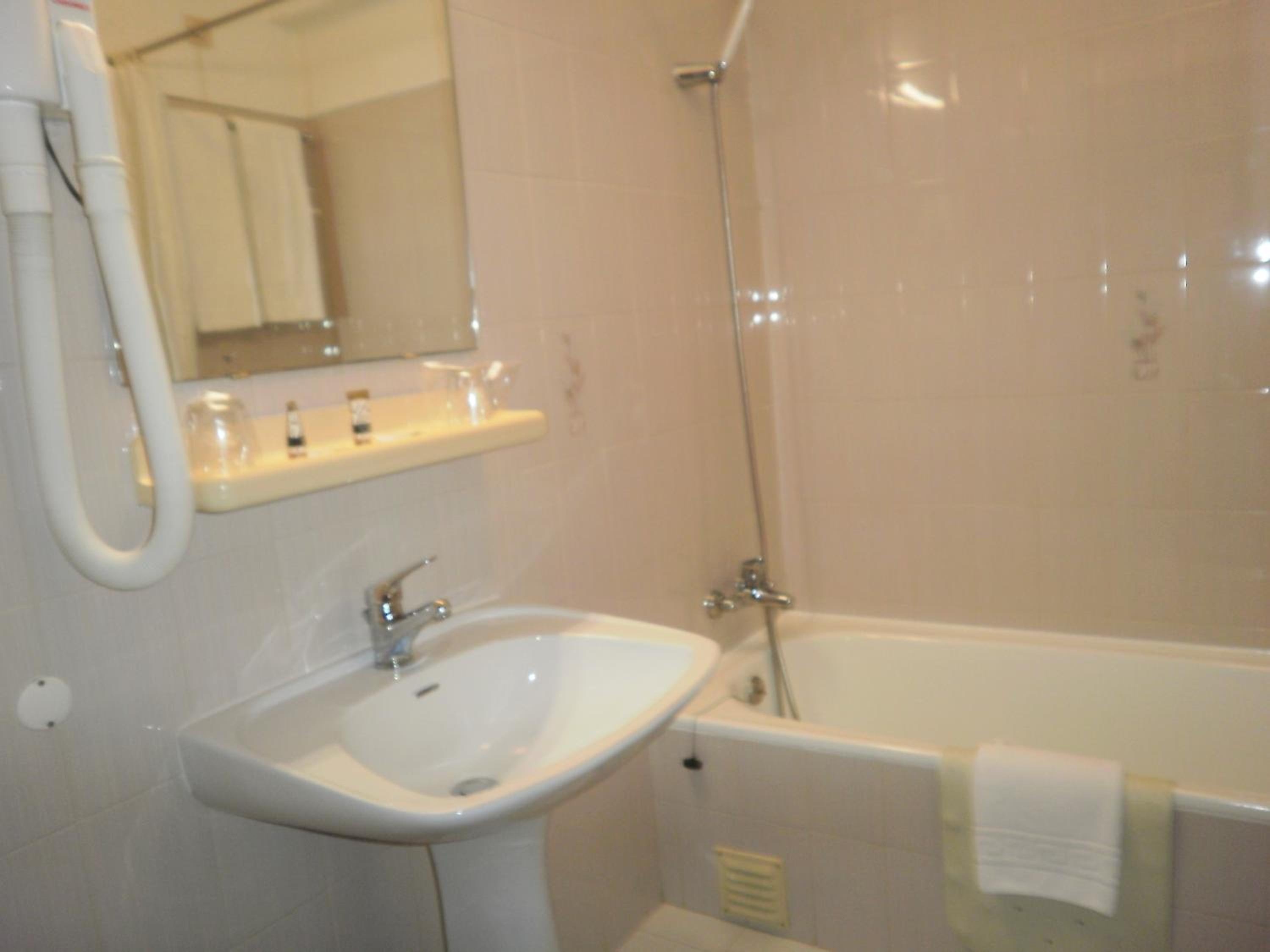 Basic Single Room With Street View