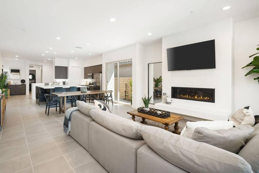 Three-Bedroom House photo 3