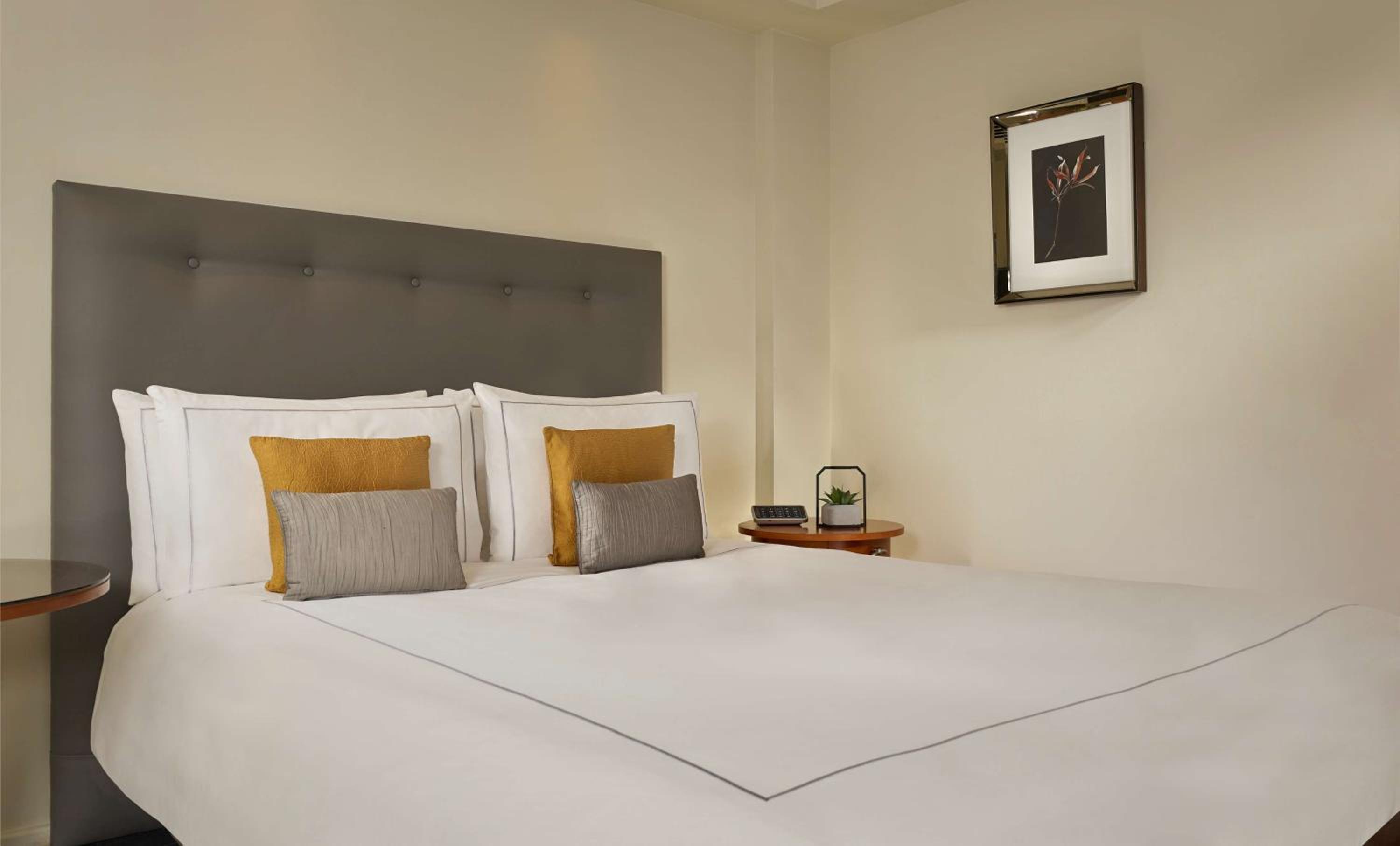 Executive King Room with Sofa Bed (3 Adults) photo 3