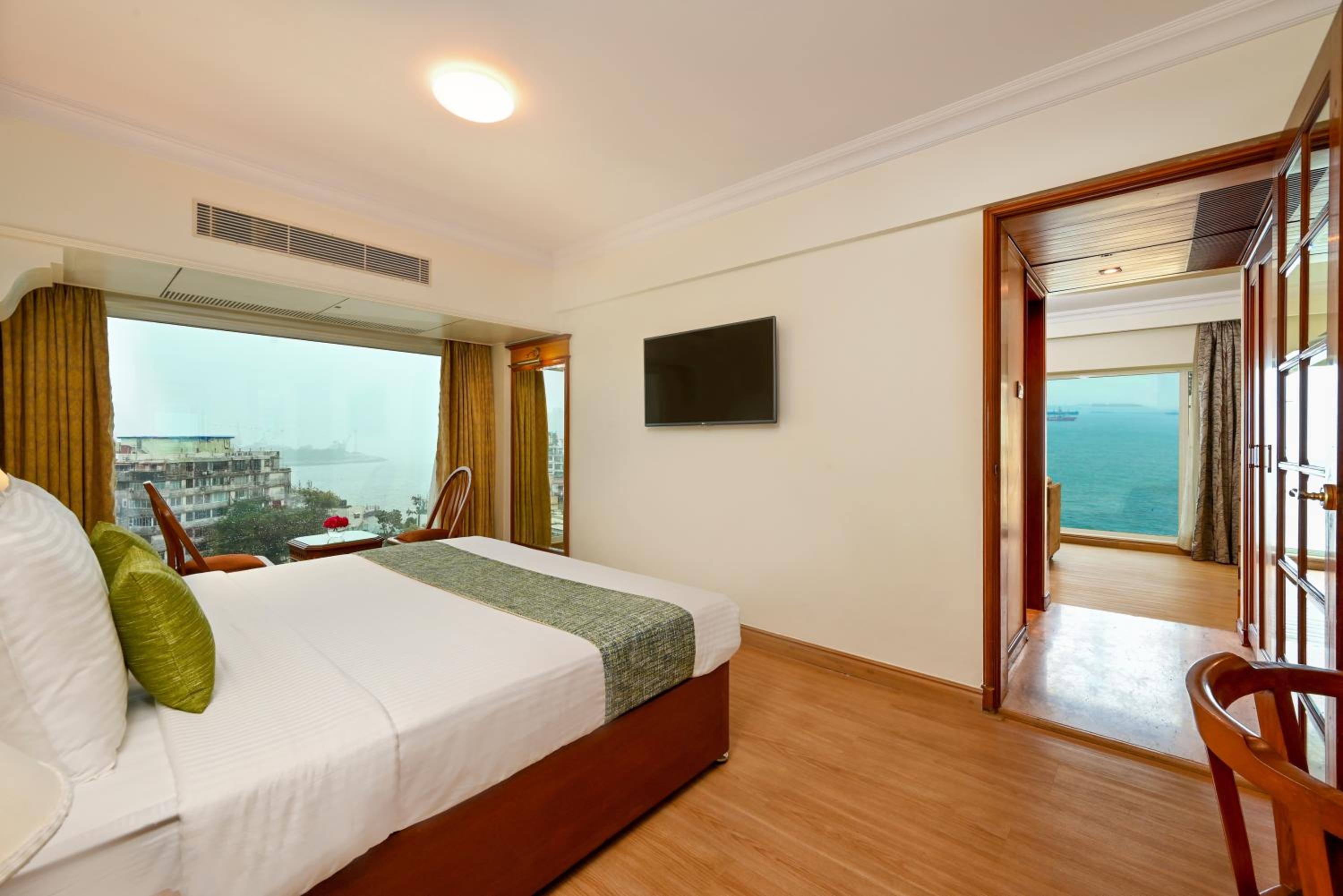 Suite Room with Mini Bar Hamper (Non-Alcoholic), Bottle of wine, chef’s choice veg or non-veg platter, 4 pieces of laundry & unlimited drinks between 18:30 and 19:30 at Tamarind Restaurant (T&C Apply)
