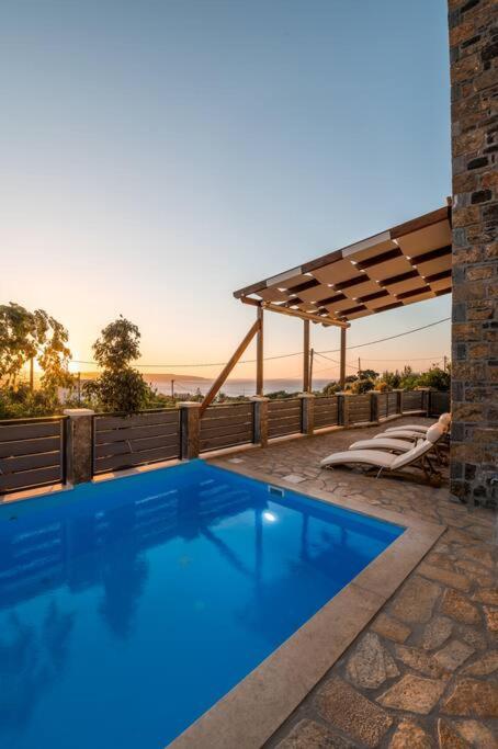 Three-Bedroom Villa photo 3