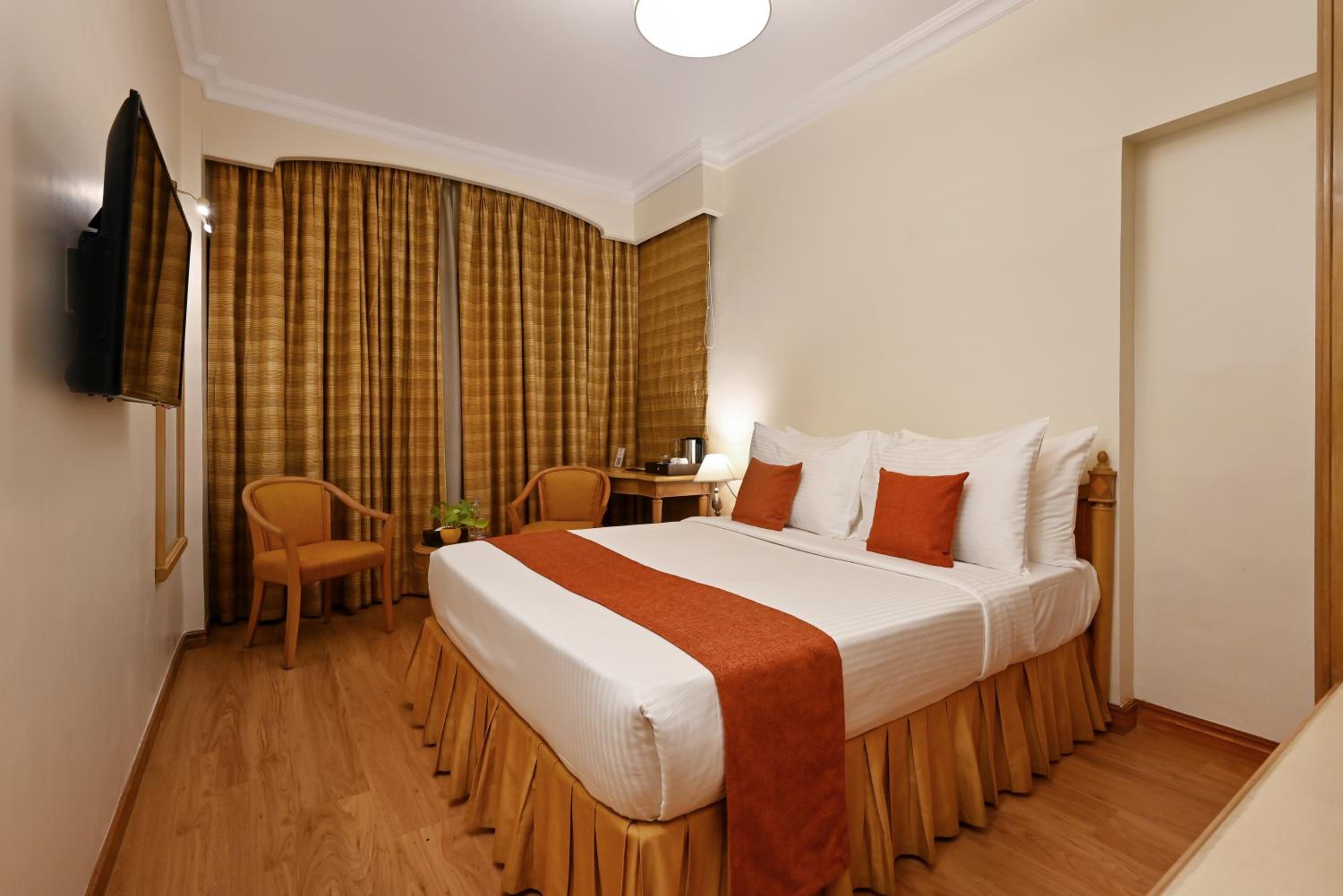 Superior room with Complimentary Welcome Drink and 20% discount on Food and soft Beverages. - Photo 1
