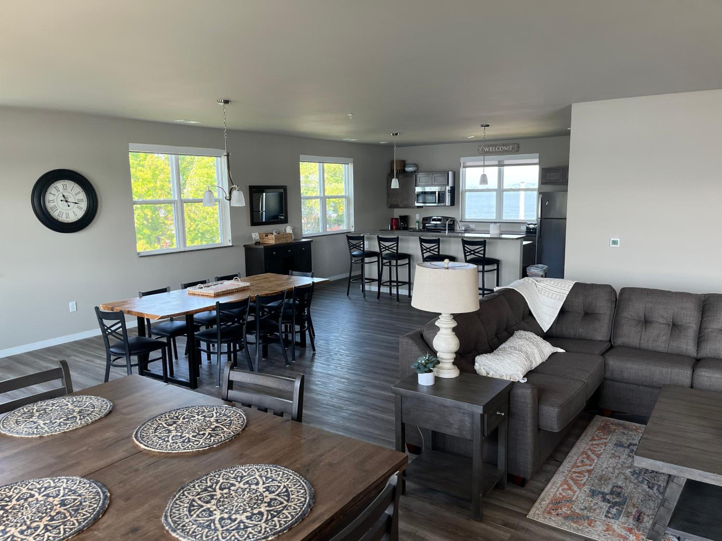 Apartment with Lake View