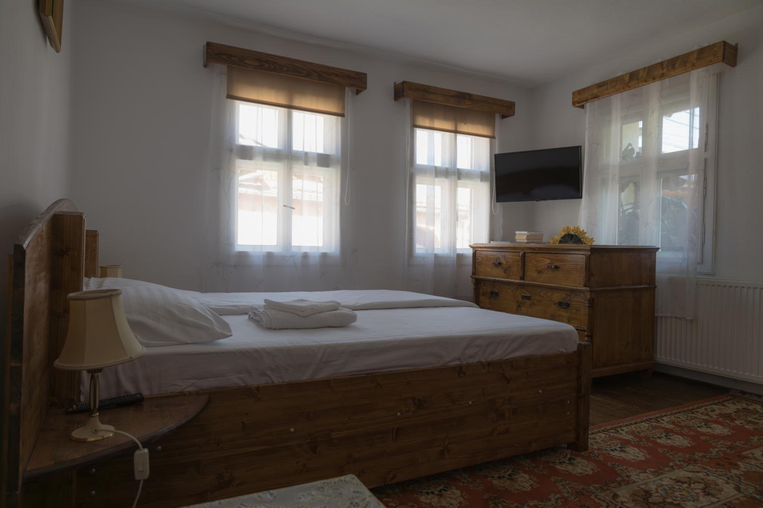 Two-Bedroom House - Photo 8