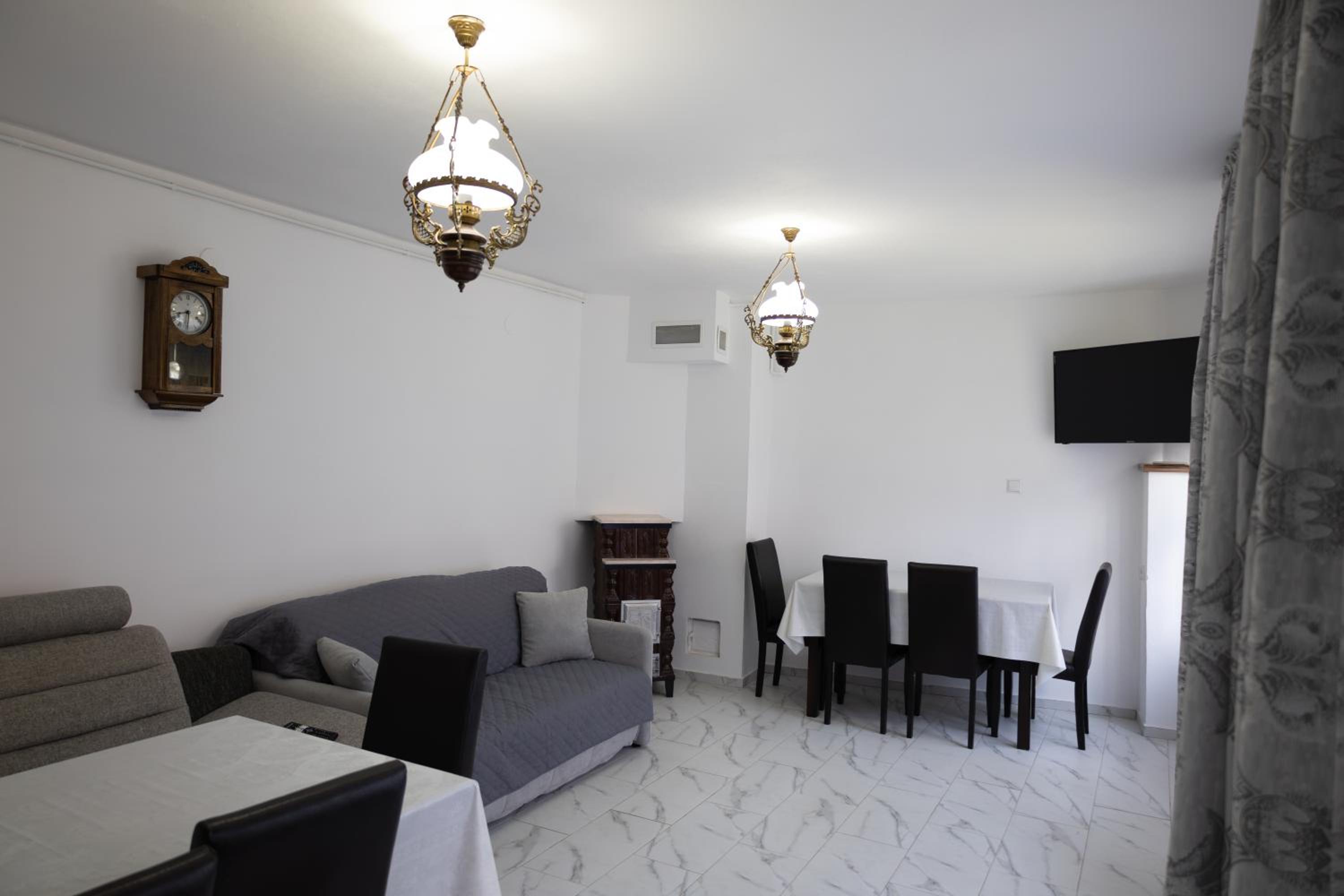 Two-Bedroom House - Photo 3