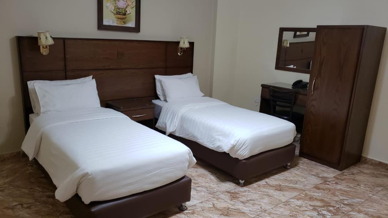 Deluxe Twin Room photo 2