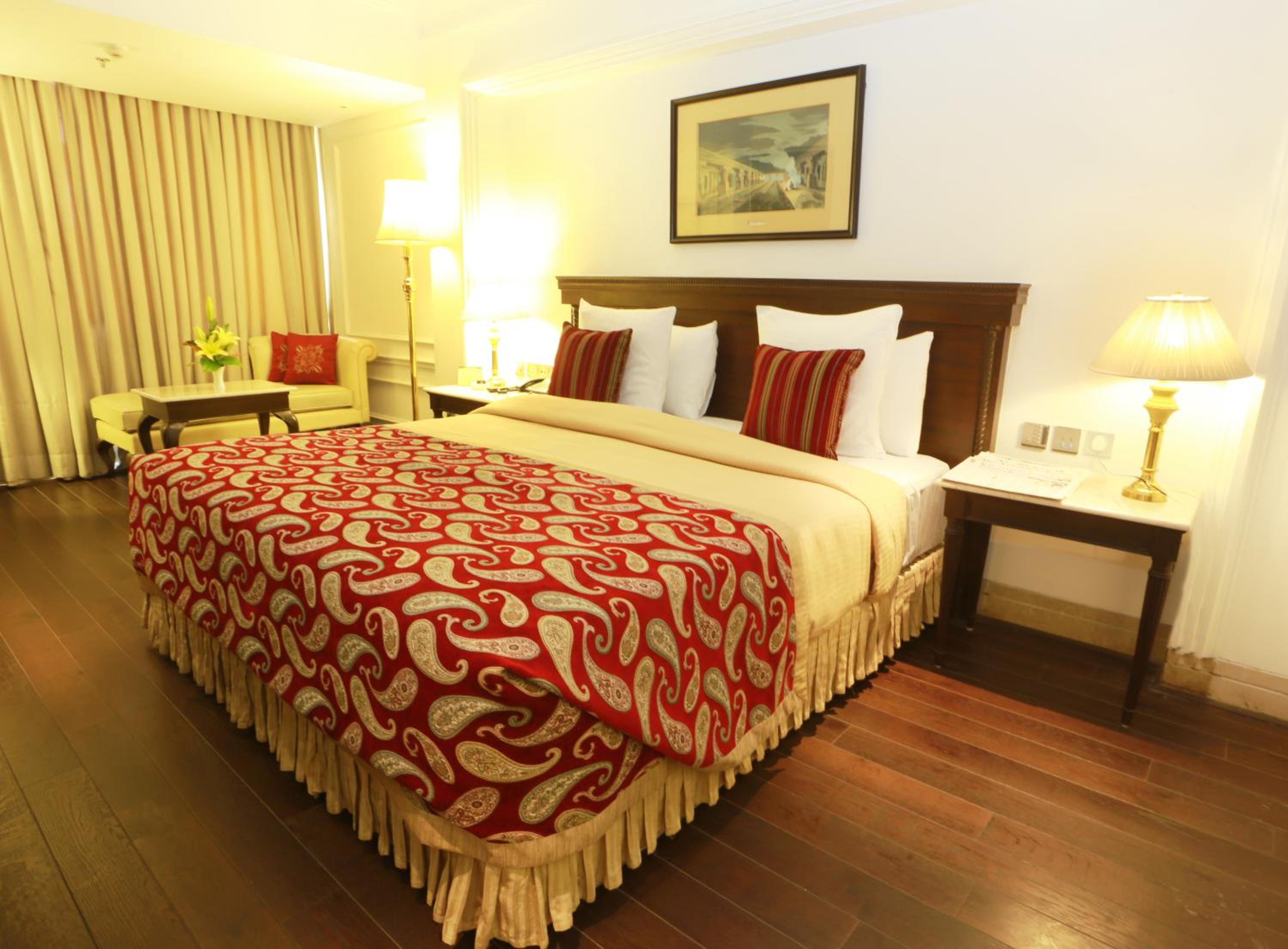 Executive Suite - Photo 1