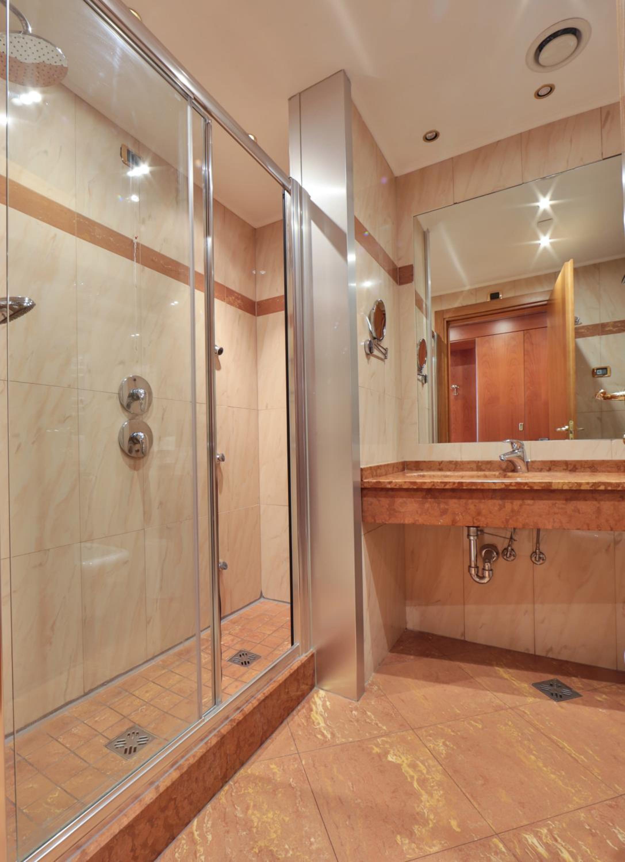 Standard Double Room - Photo 6