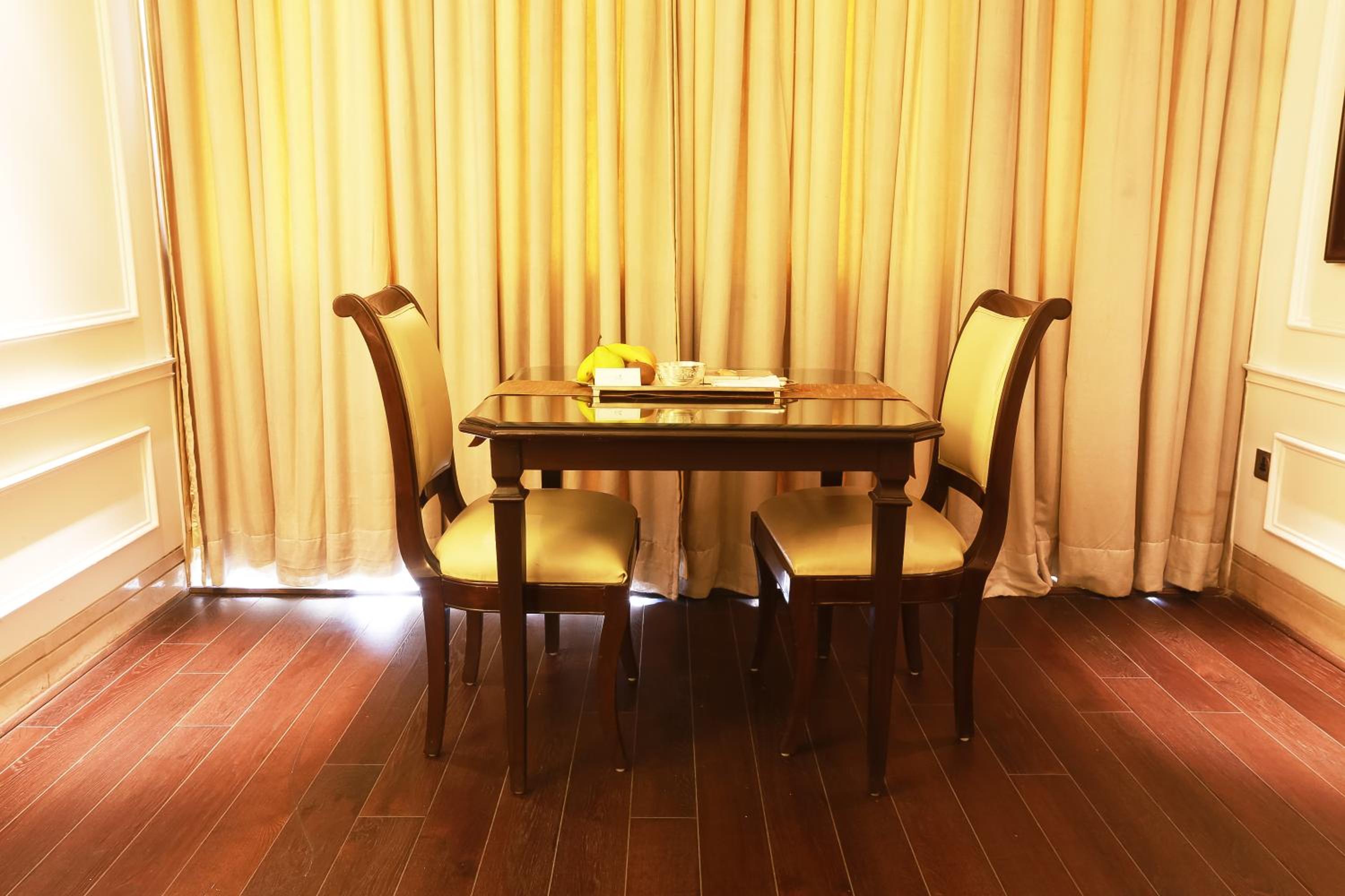 Executive Suite - Photo 4