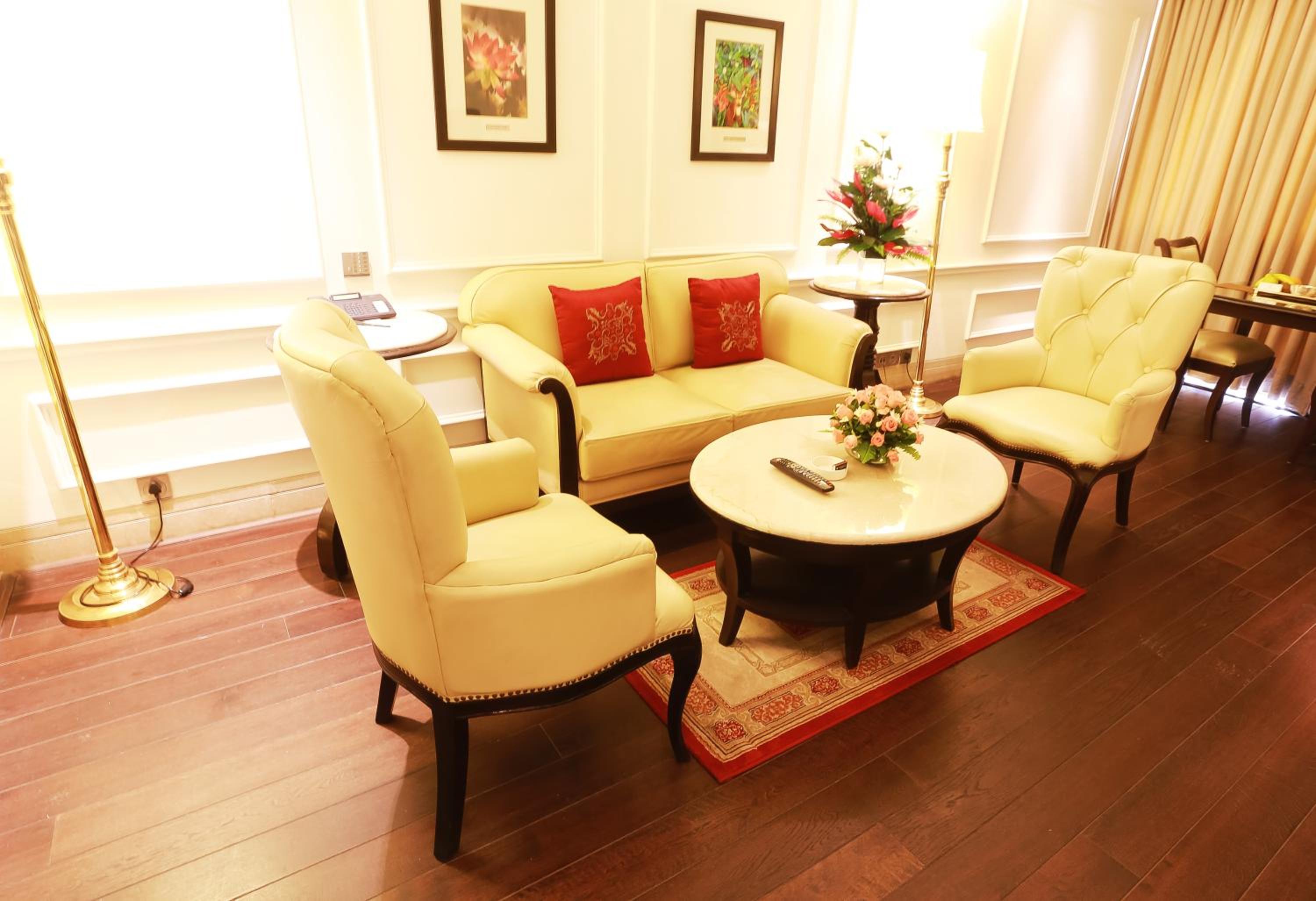 Executive Suite - Photo 5