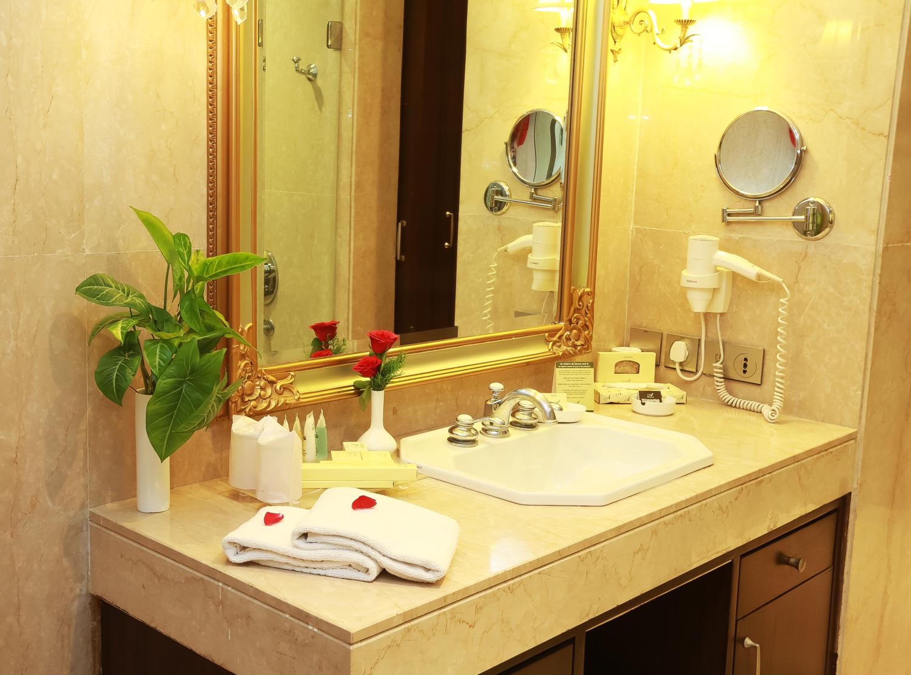 Executive Suite - Photo 3