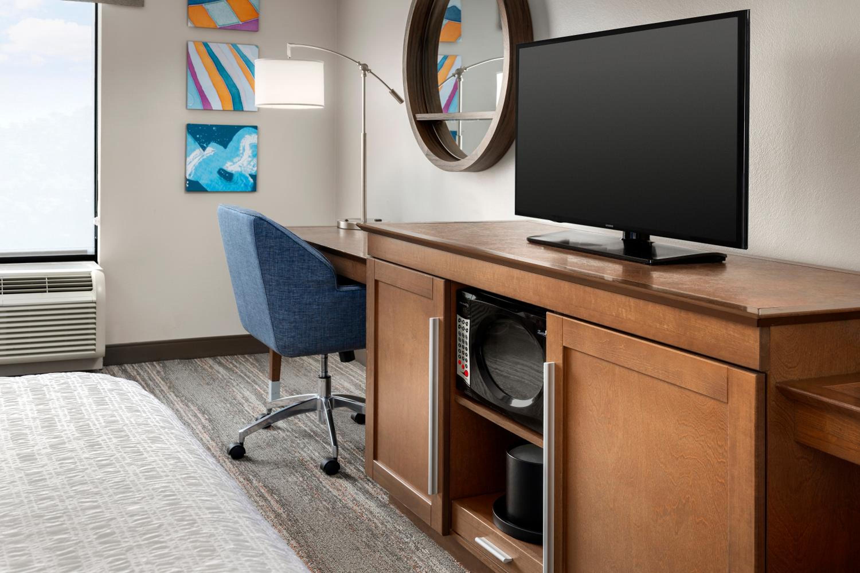Hampton Inn & Suites at Lake Mary Colonial Townpark