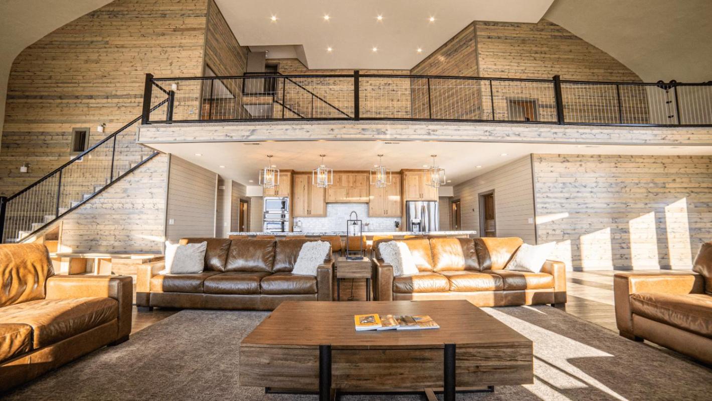 Six-Bedroom House photo 1