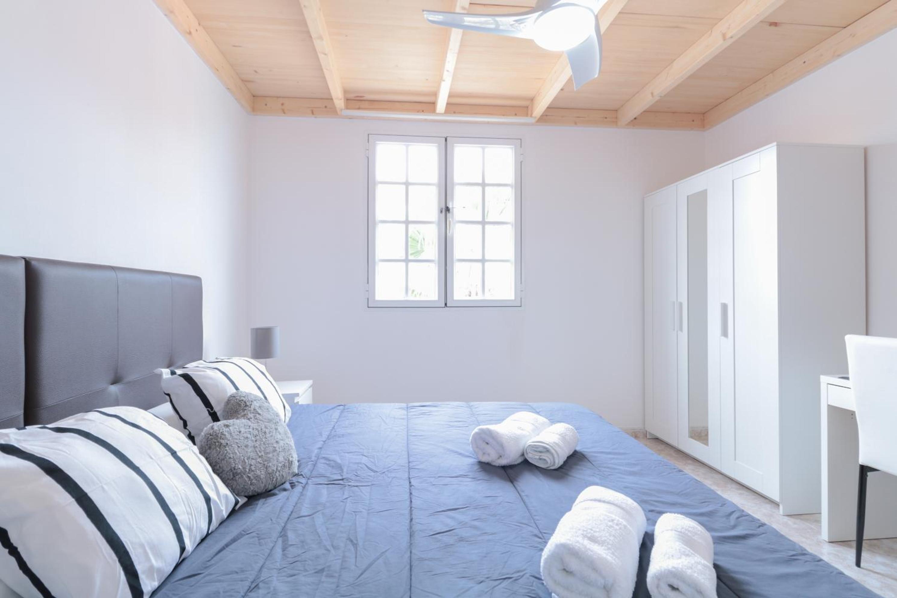 Twin Room with Shared Bathroom