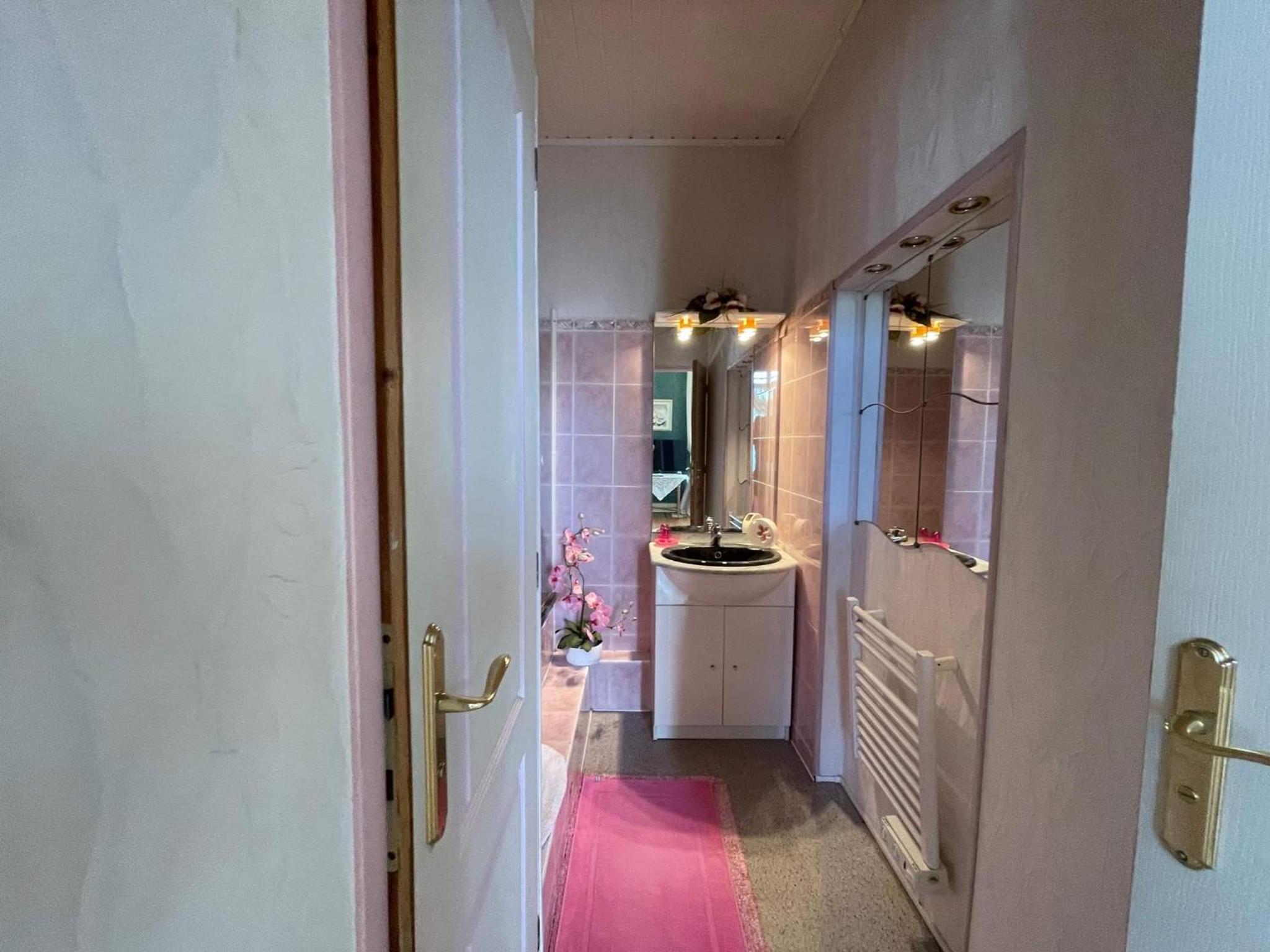 Family Room with Private Bathroom photo 1