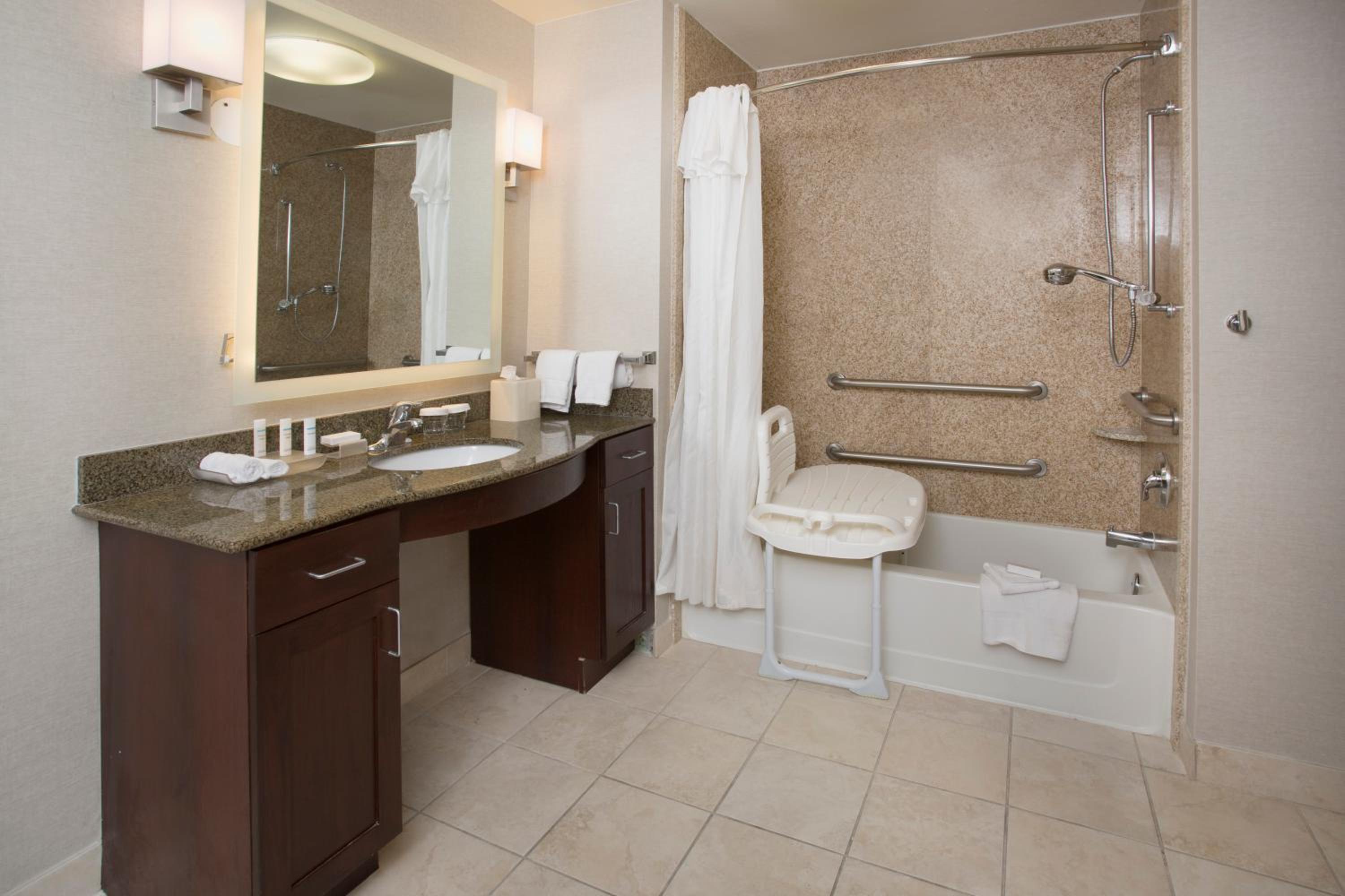 One-Bedroom King Suite - Non-Smoking - Photo 2