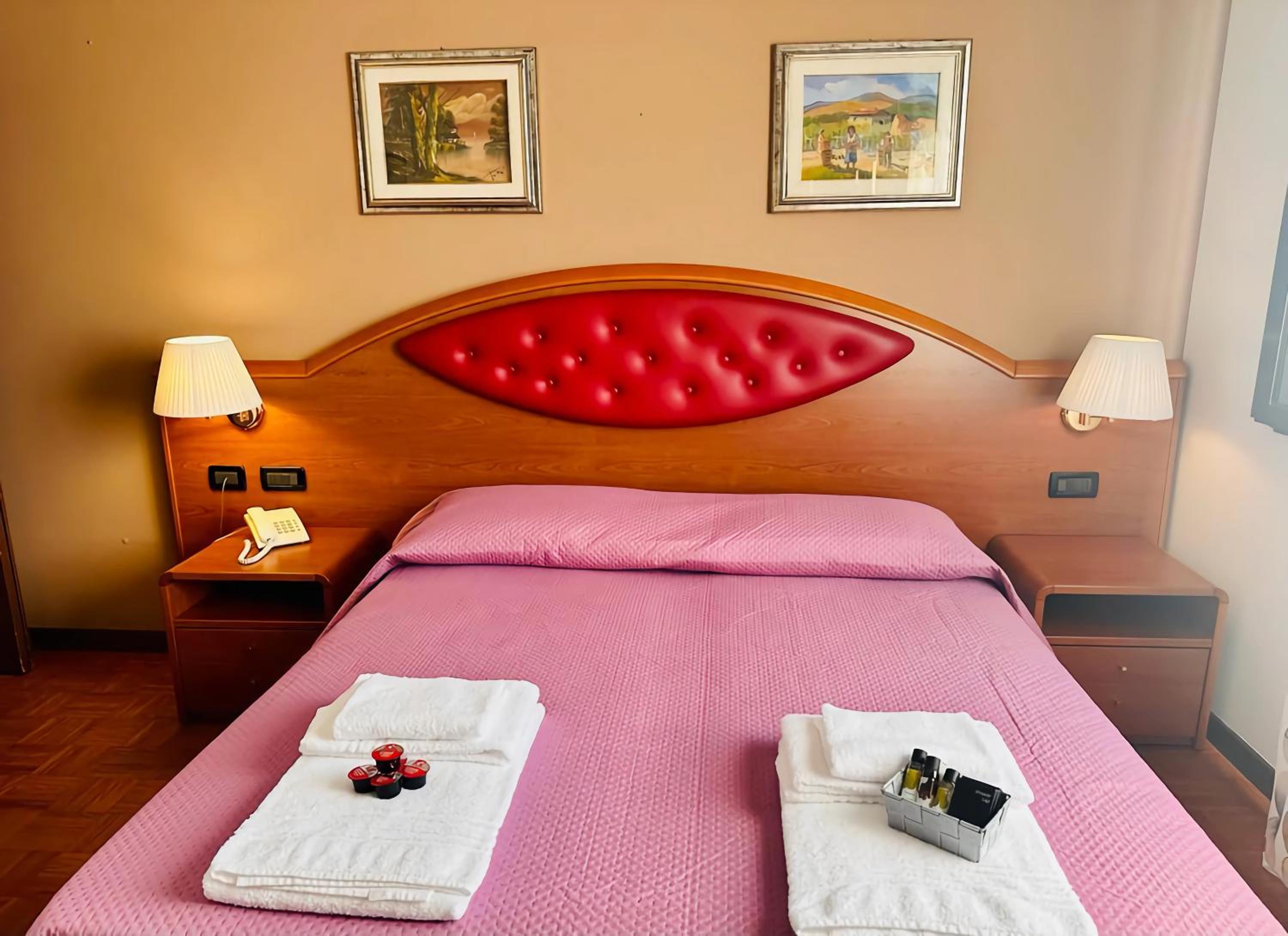 Double Room with Private Bathroom photo 1