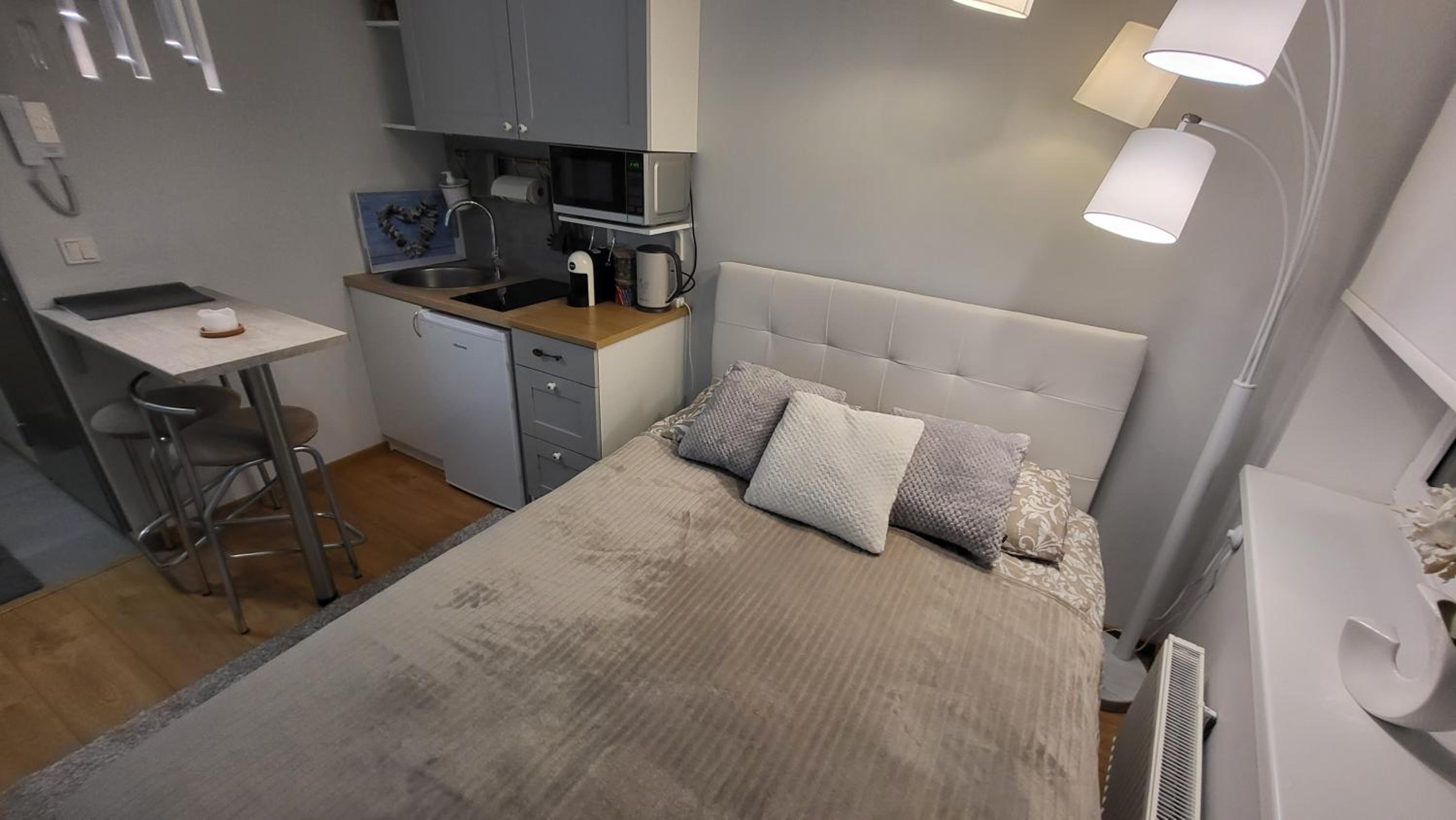 One-Bedroom Apartment - Photo 14