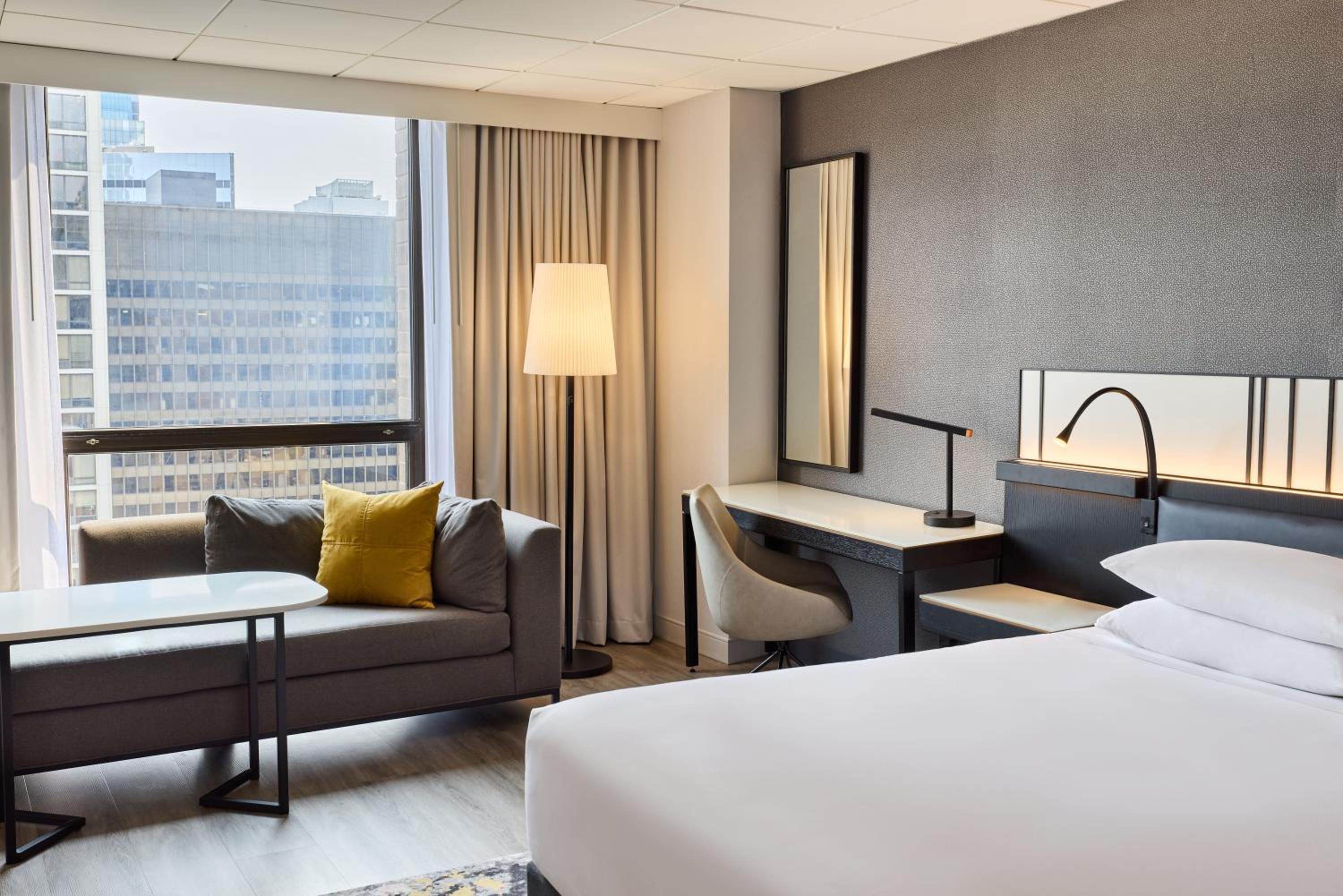 King Room with City View - Photo 9