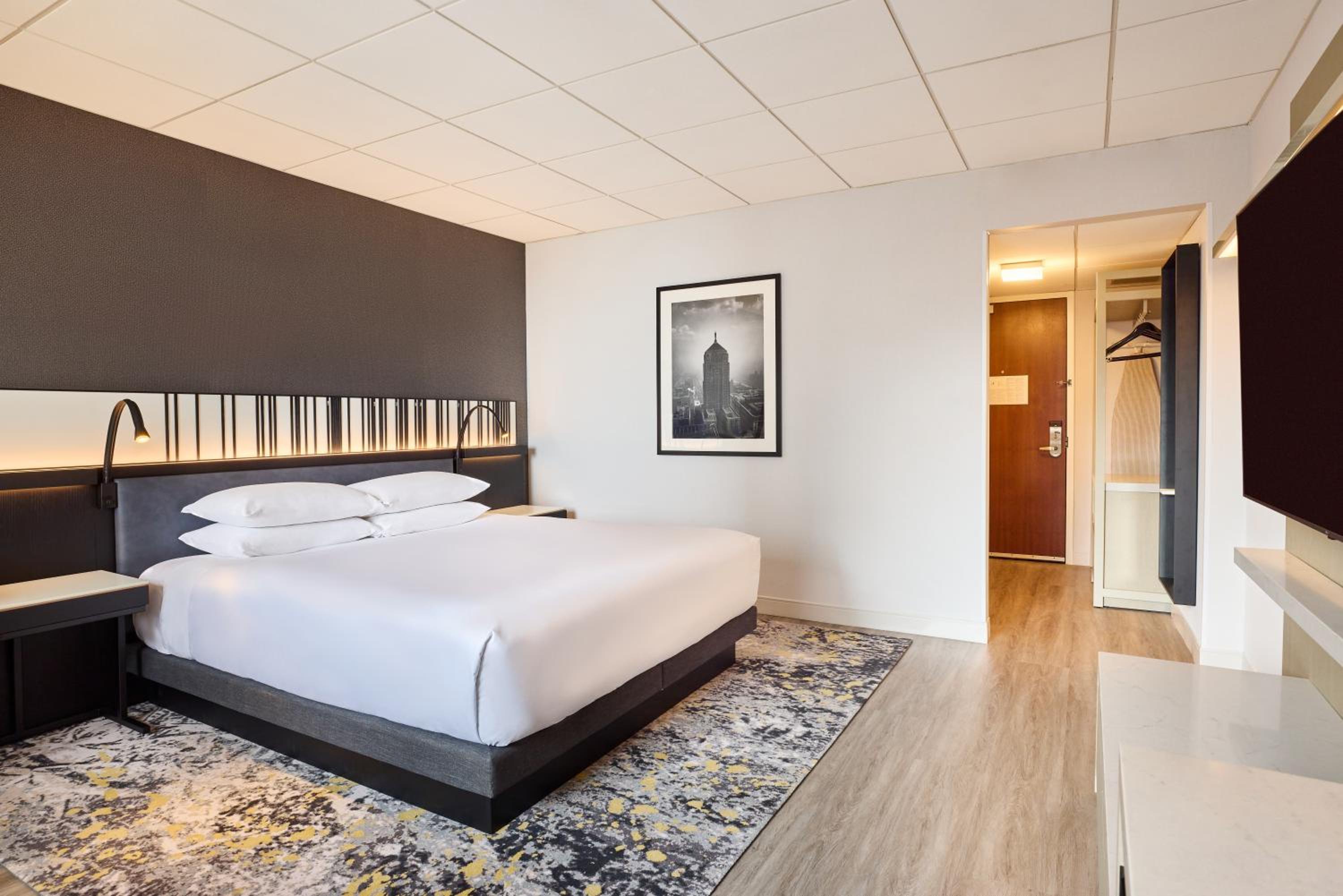 King Room with Lake View - Photo 11