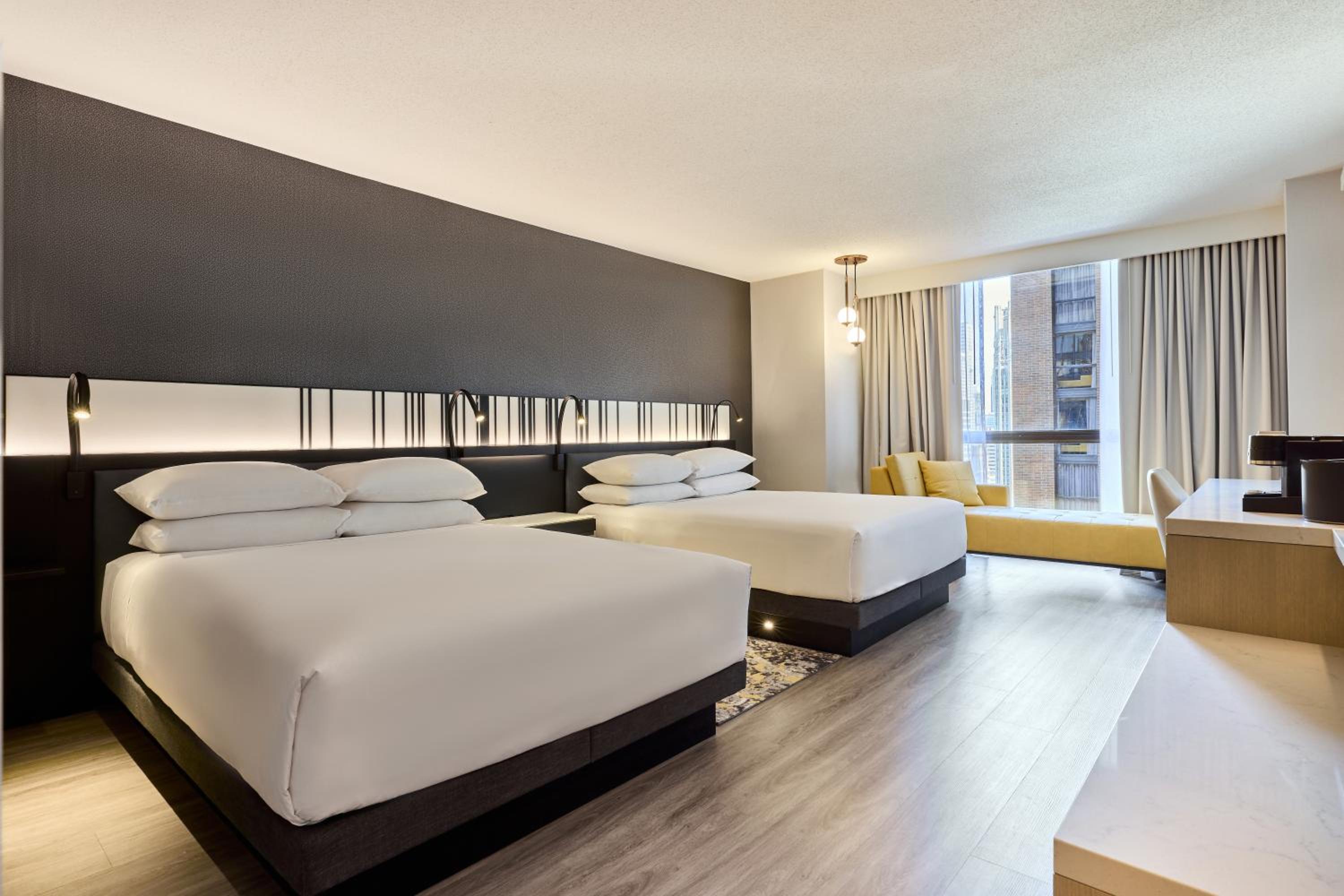 Queen Room with Two Queen Beds - High Floor - Photo 1