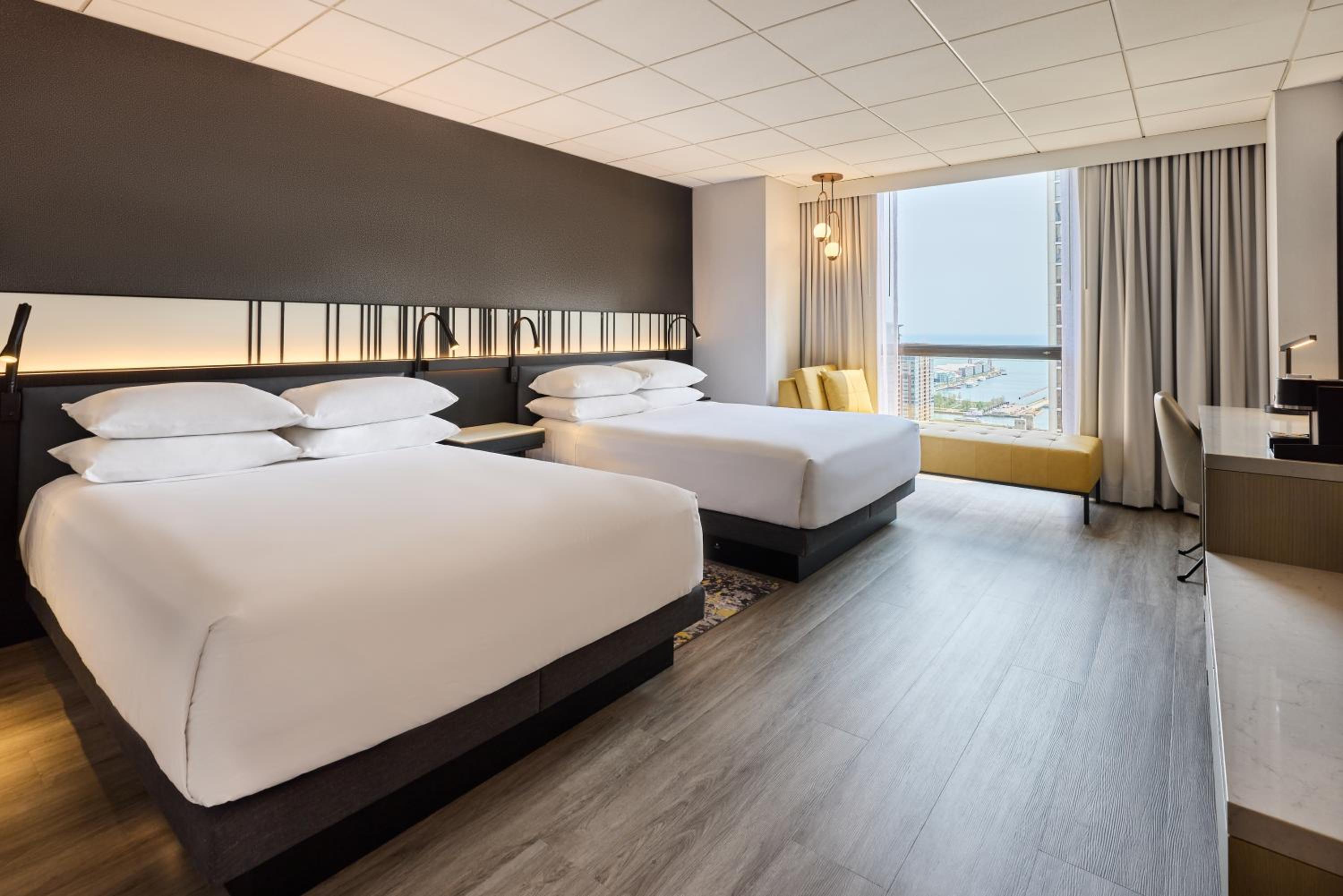 Queen Room with Two Queen Beds and Lake View - Photo 10
