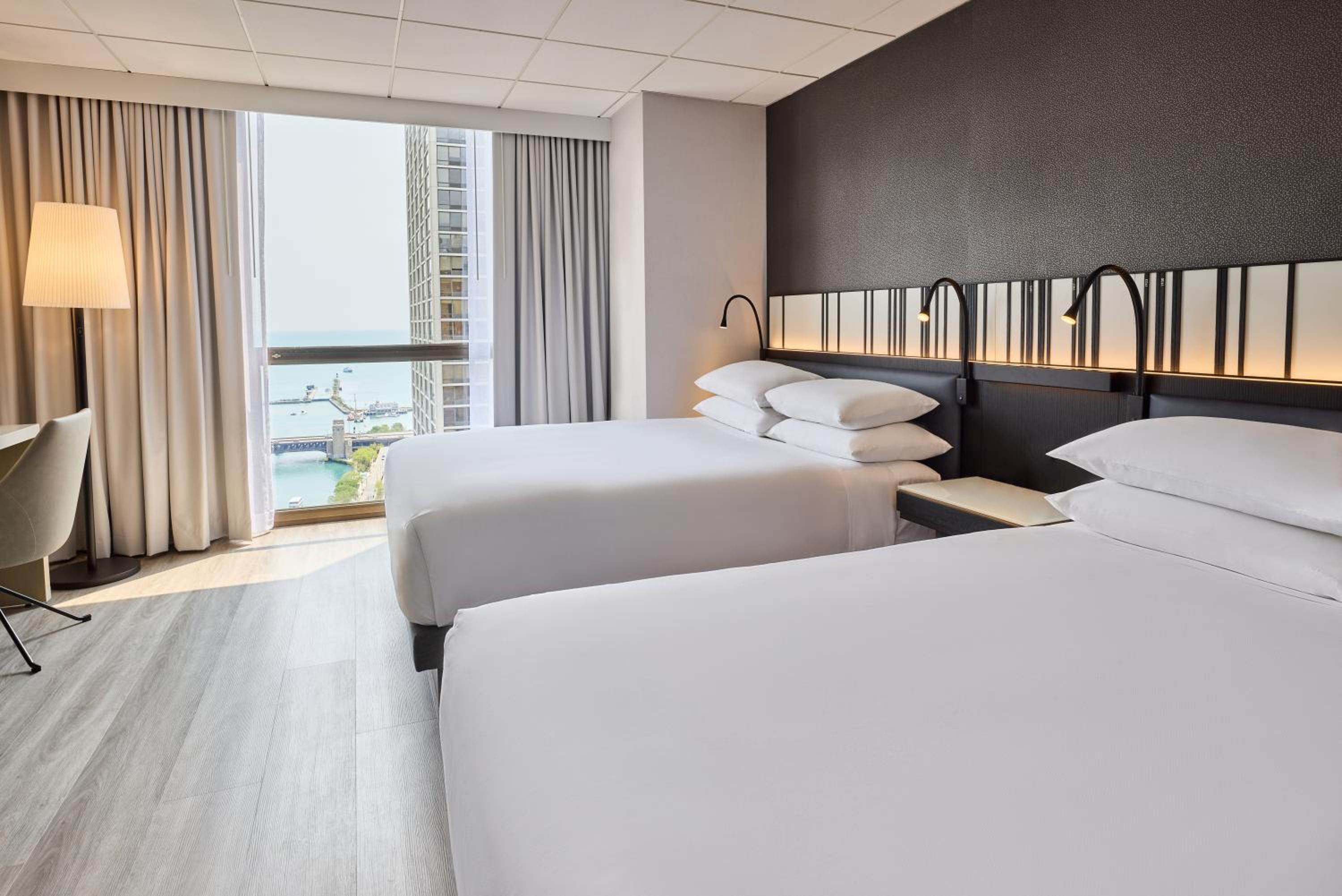 Queen Room with Two Queen Beds and Lake View - Photo 5