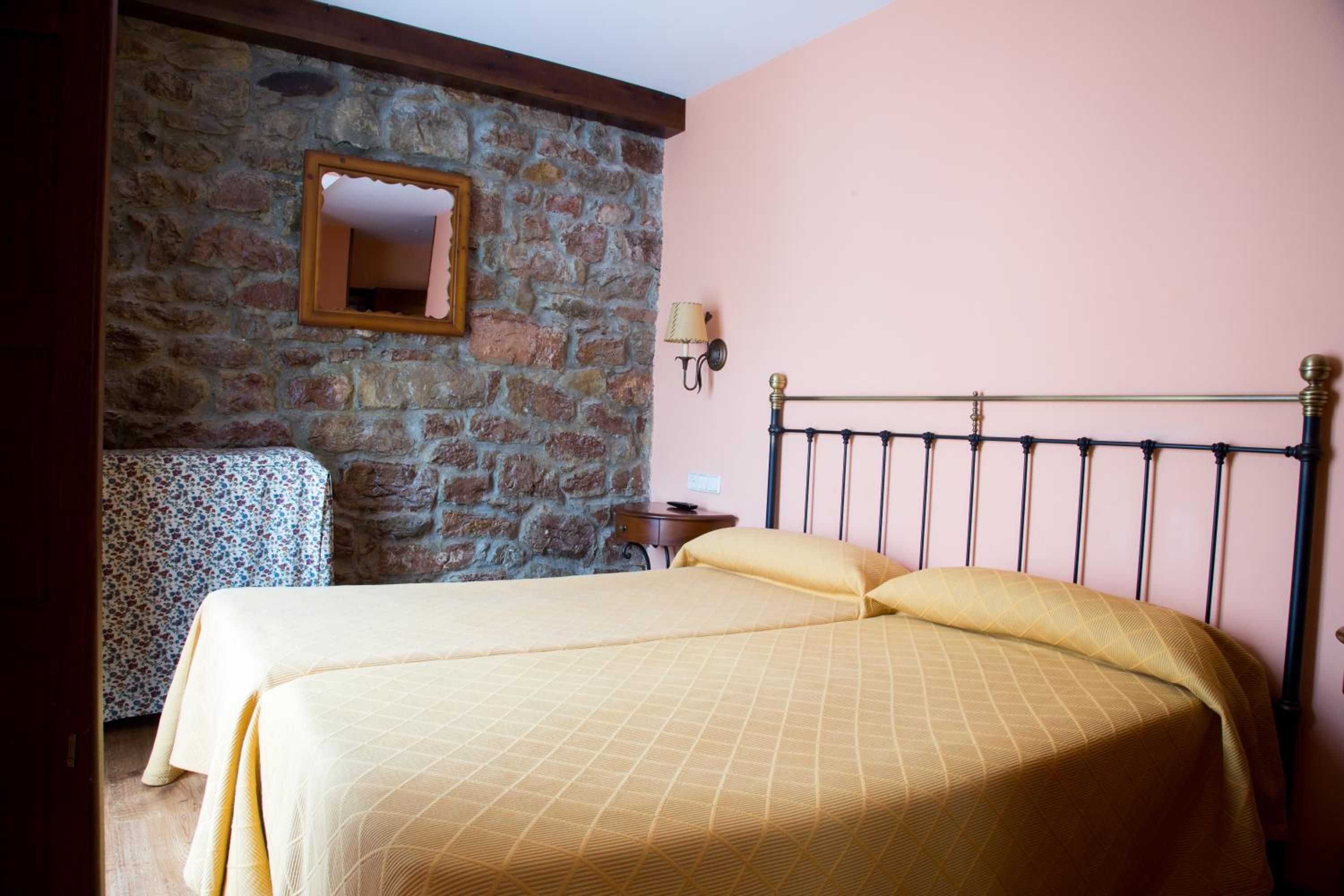 Double or Twin Room - Photo 17