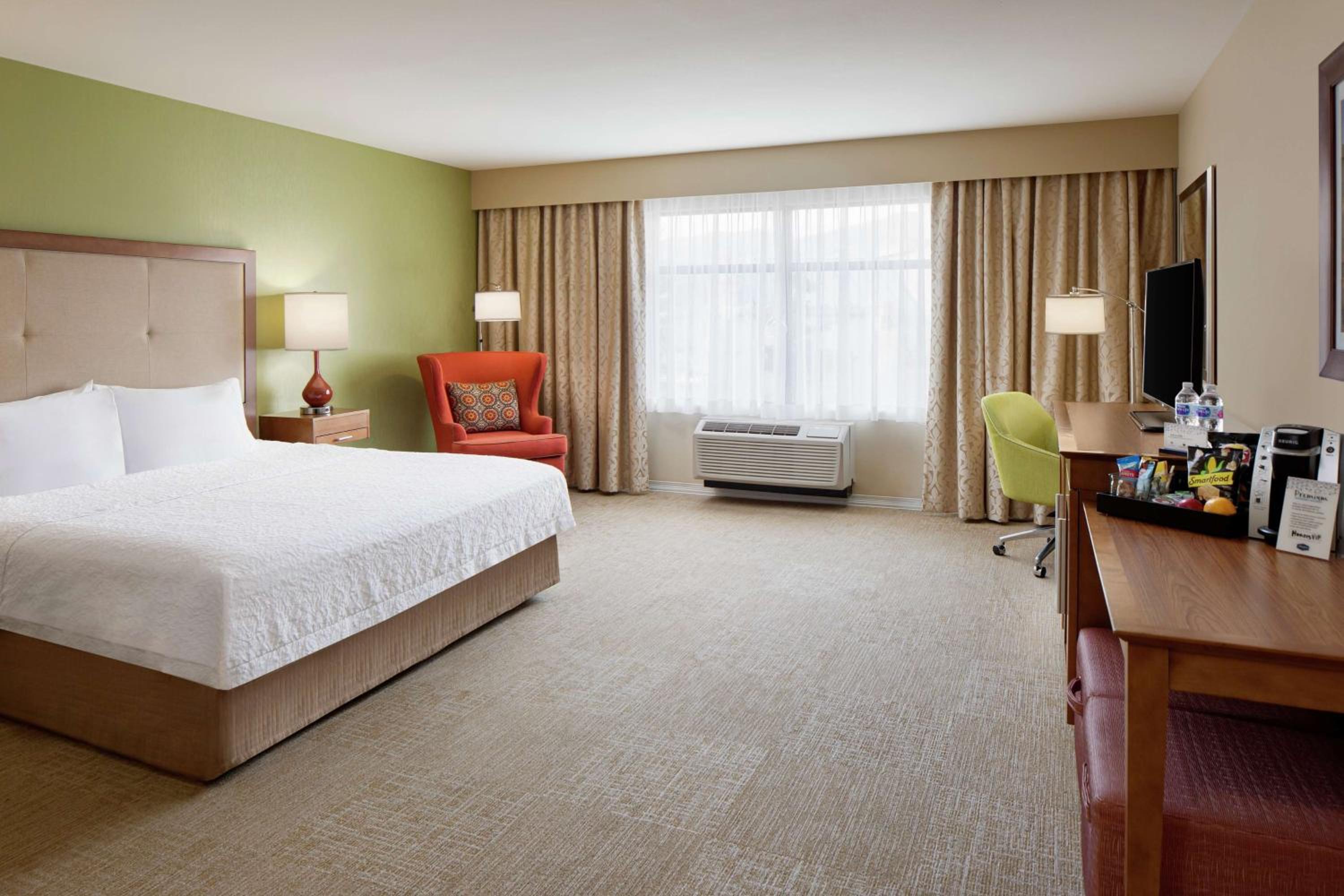 Premium King Room - Non-Smoking photo 2