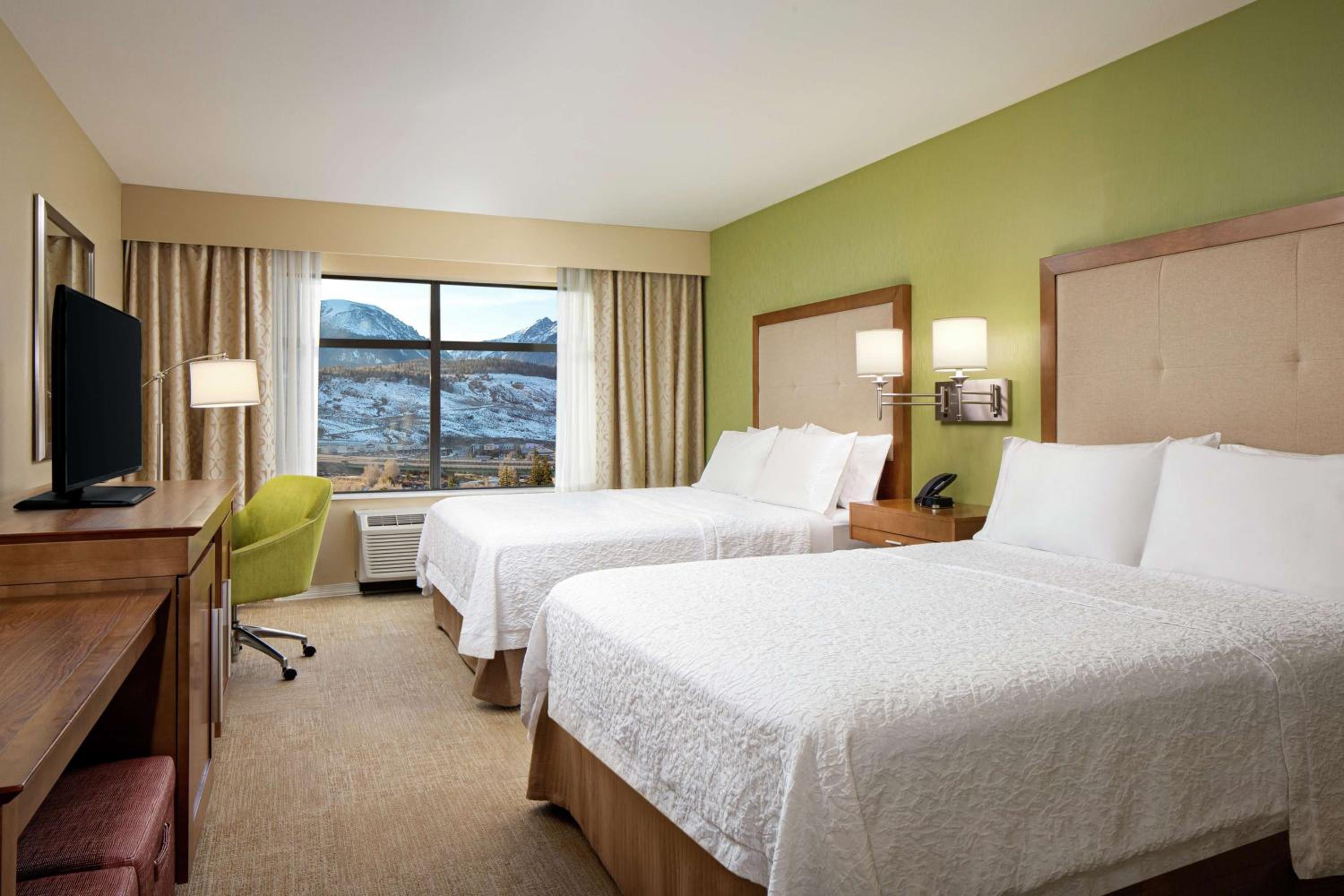 Queen Room with Two Queen Beds and Mountain View - Non-Smoking photo 2