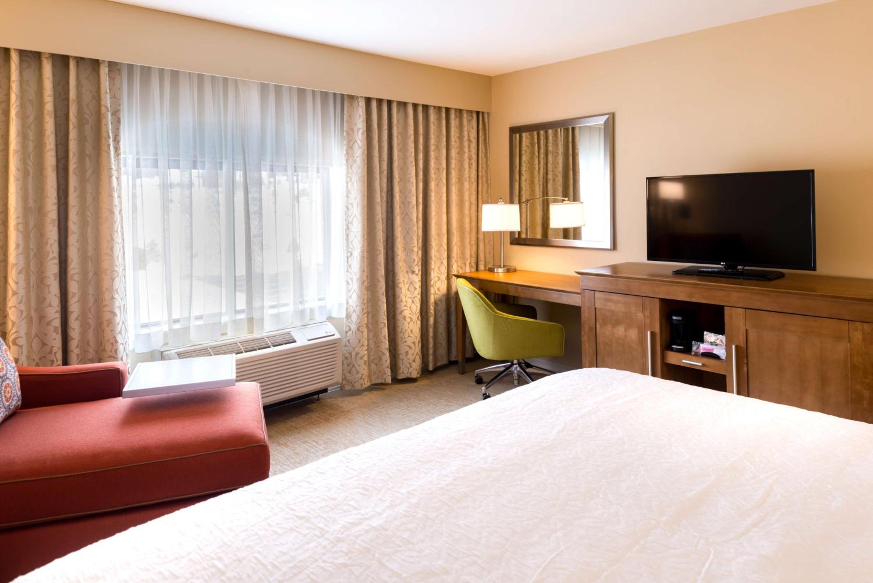Premium King Room - Non-Smoking photo 3