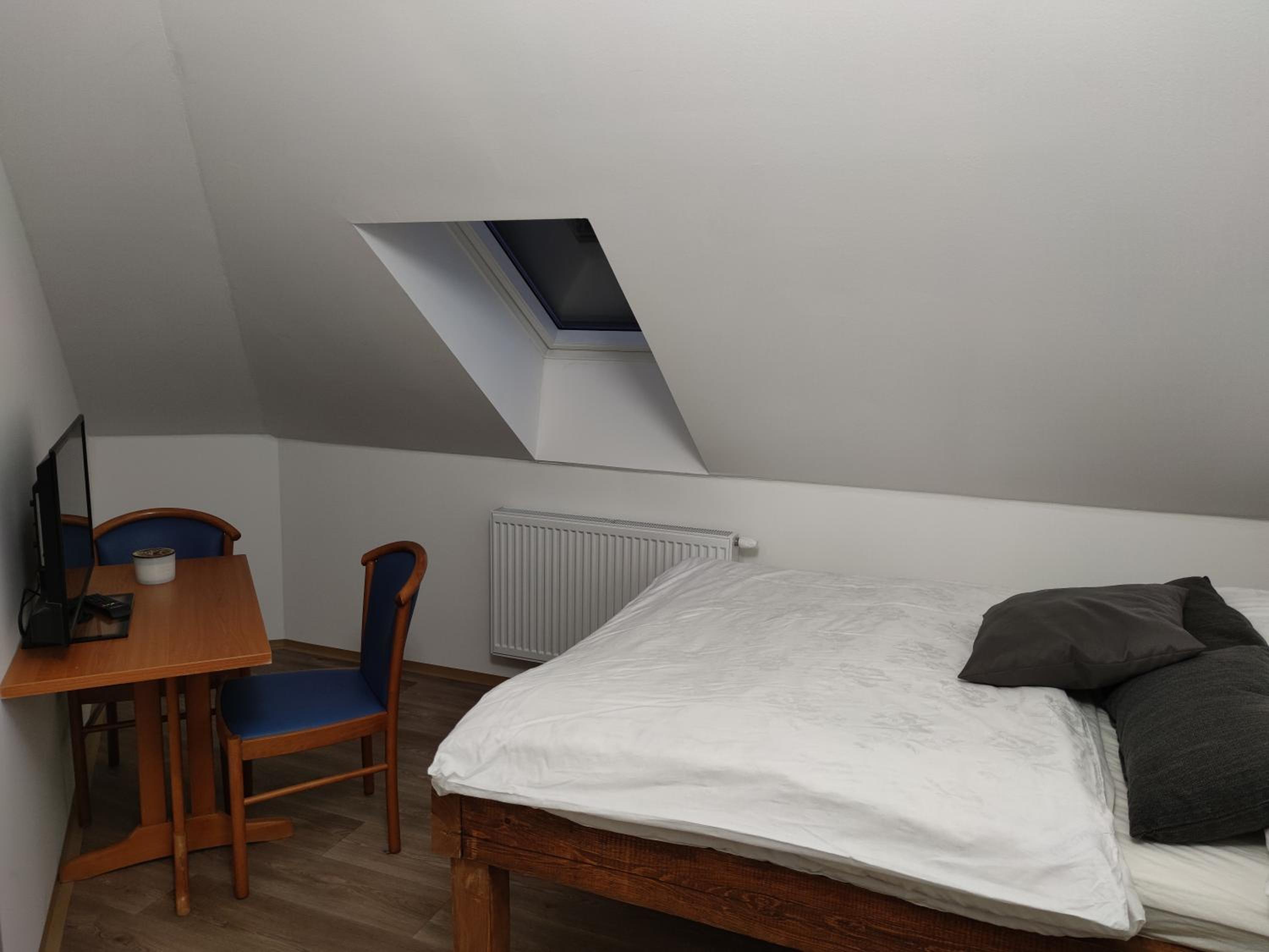Economy Double or Twin Room photo 3