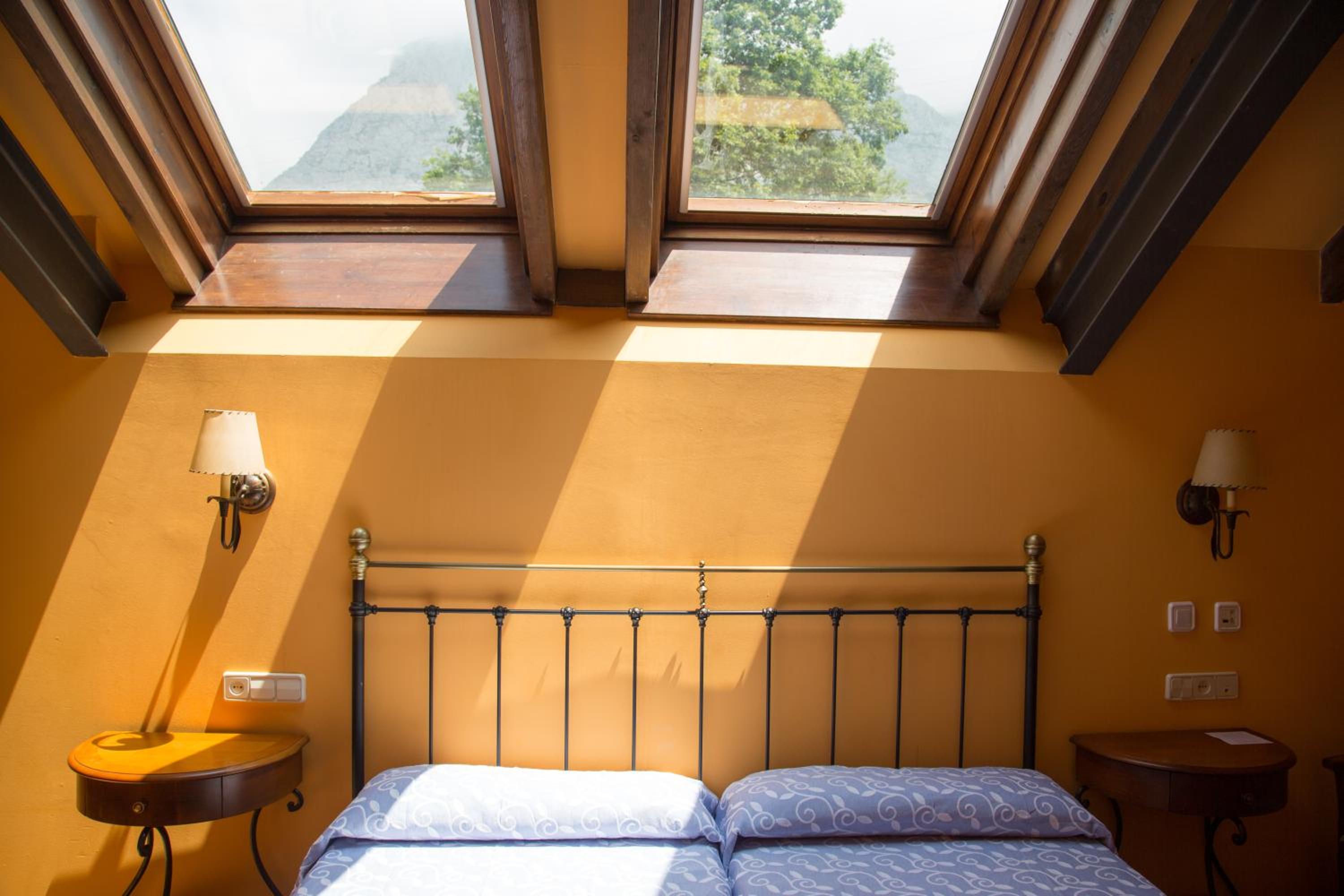 Double or Twin Room - Photo 8