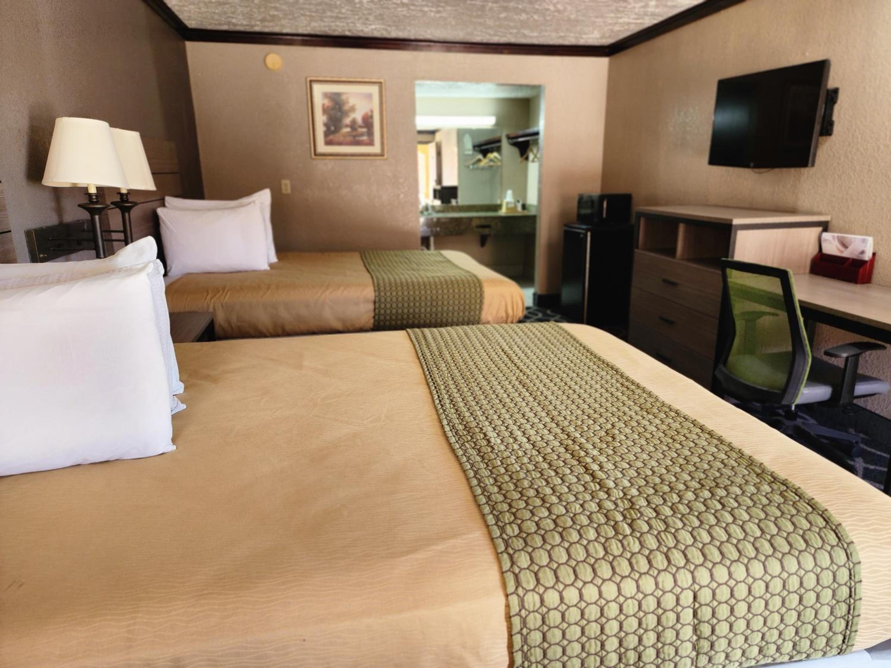 Deluxe Queen Room