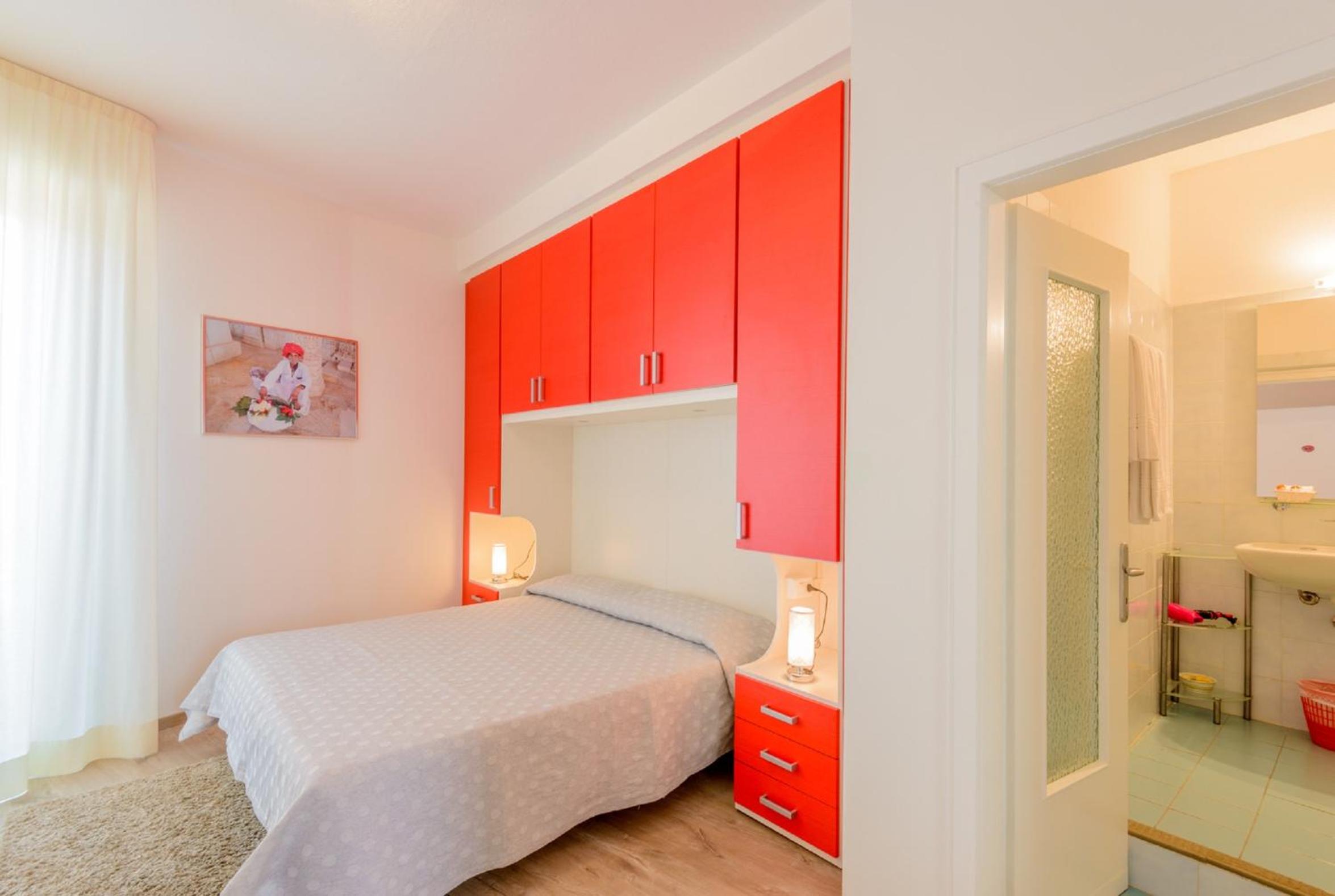 Double or Twin Room with Balcony - Photo 2