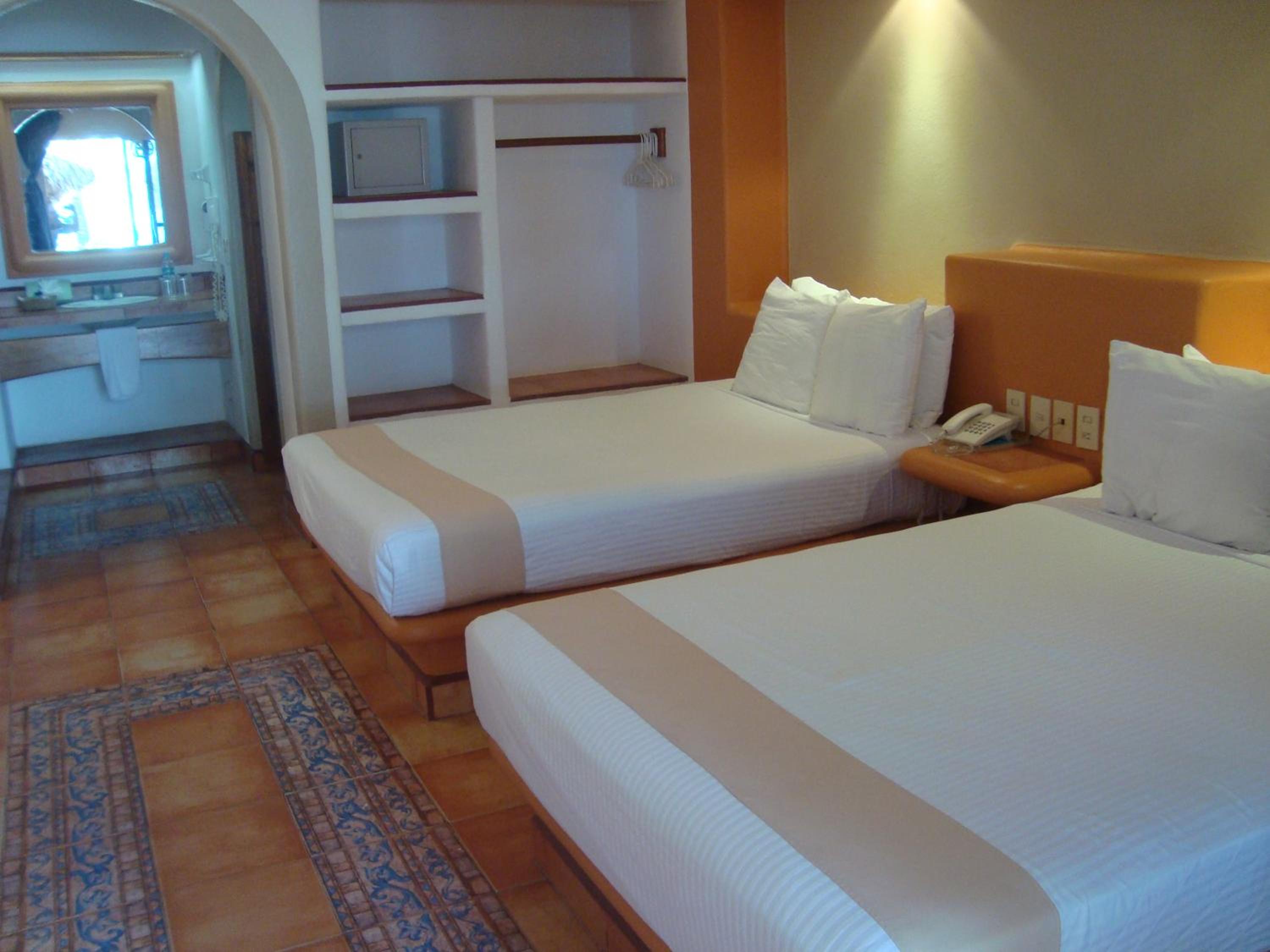 Double Room with Two Double Beds - Photo 1