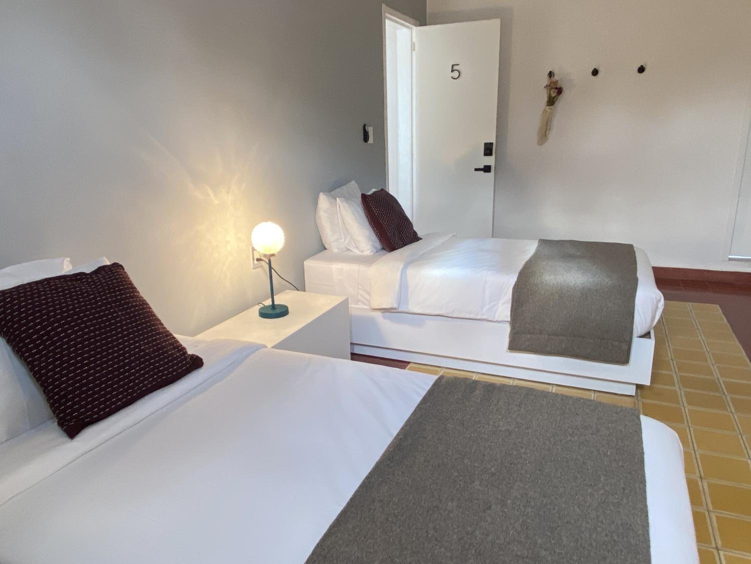 Large Twin Room photo 2