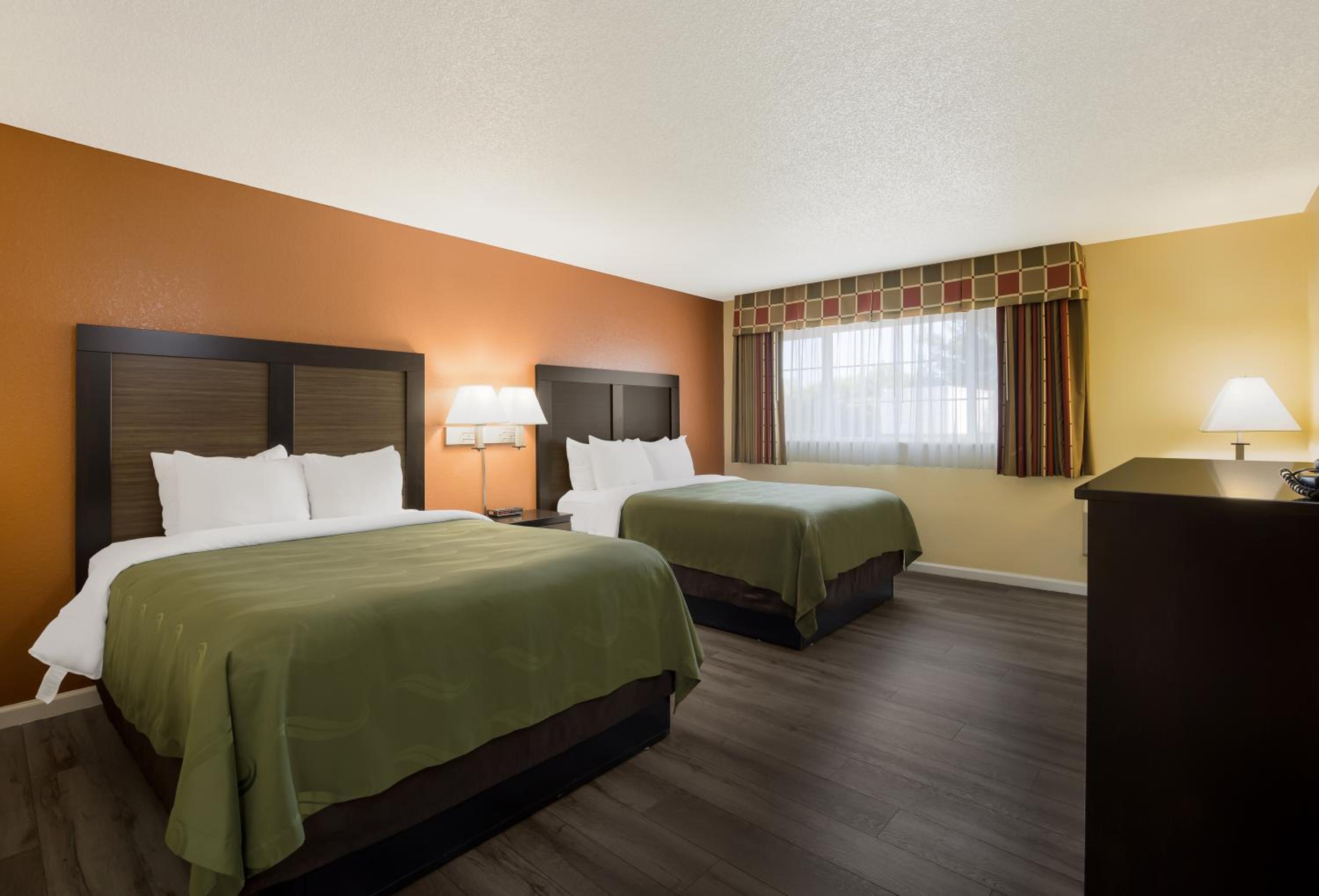 Queen Room with Two Queen Beds - Photo 7