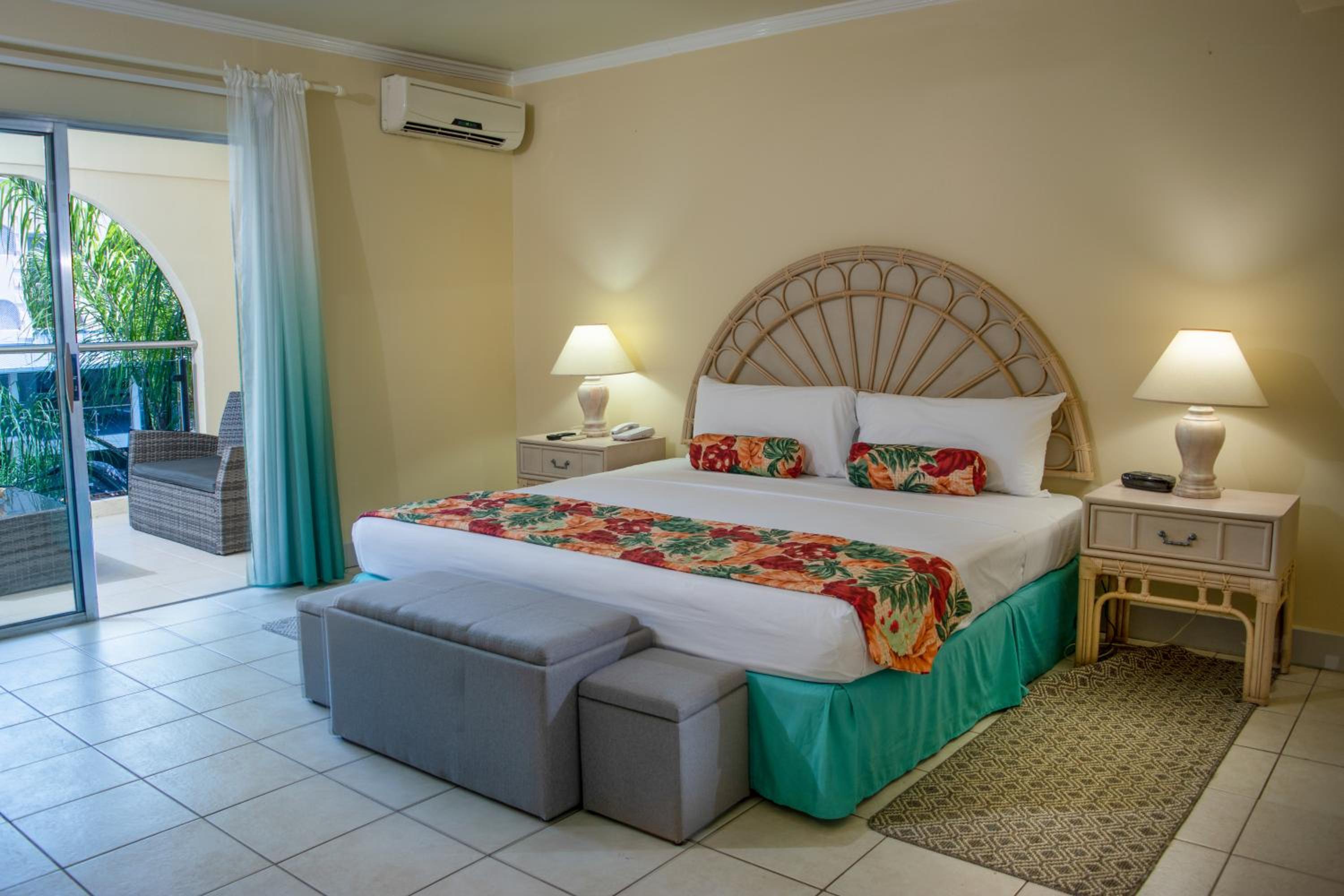 Deluxe King Room - Photo 1