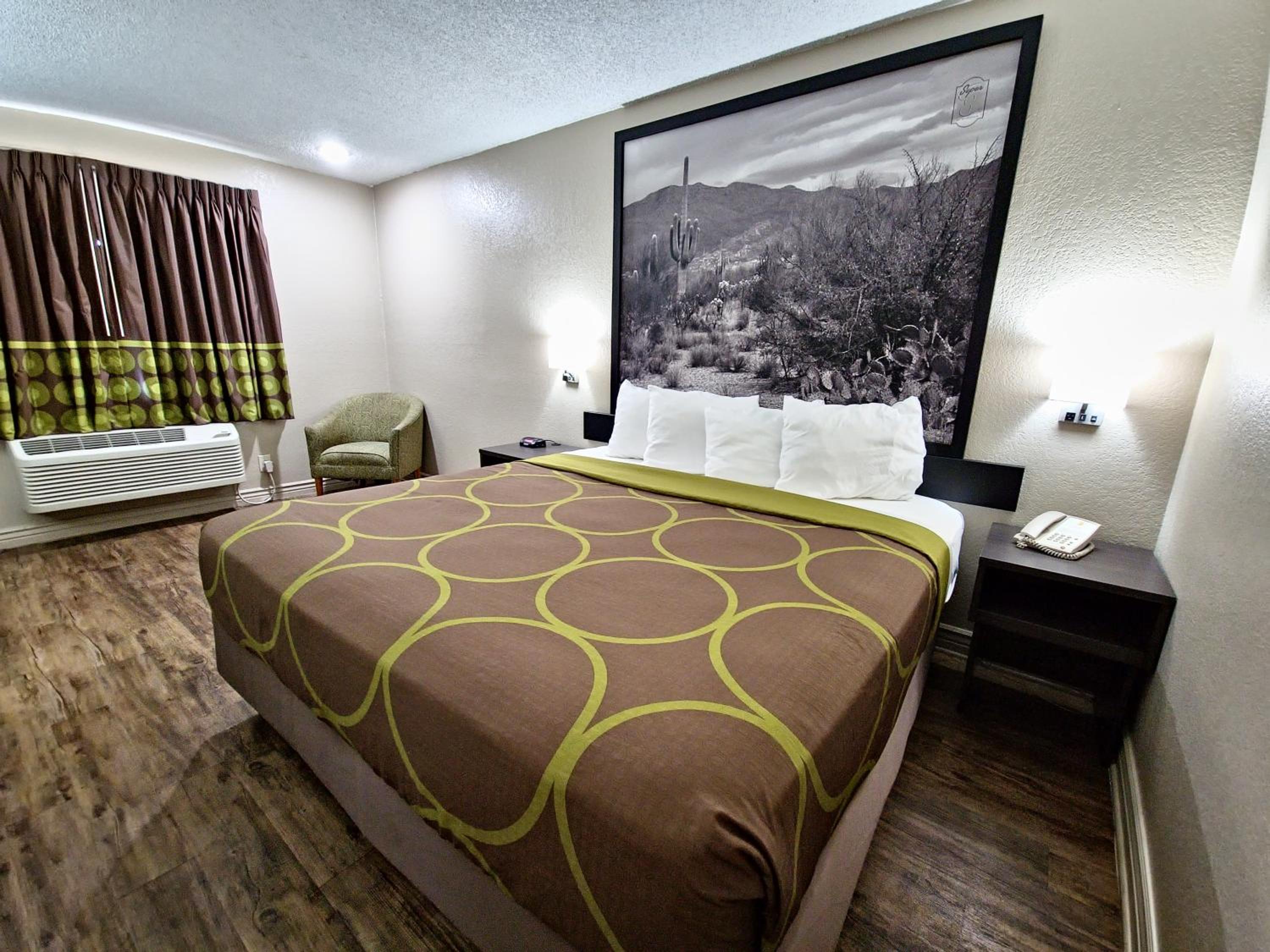 Deluxe King Room - Non-Smoking - Photo 5