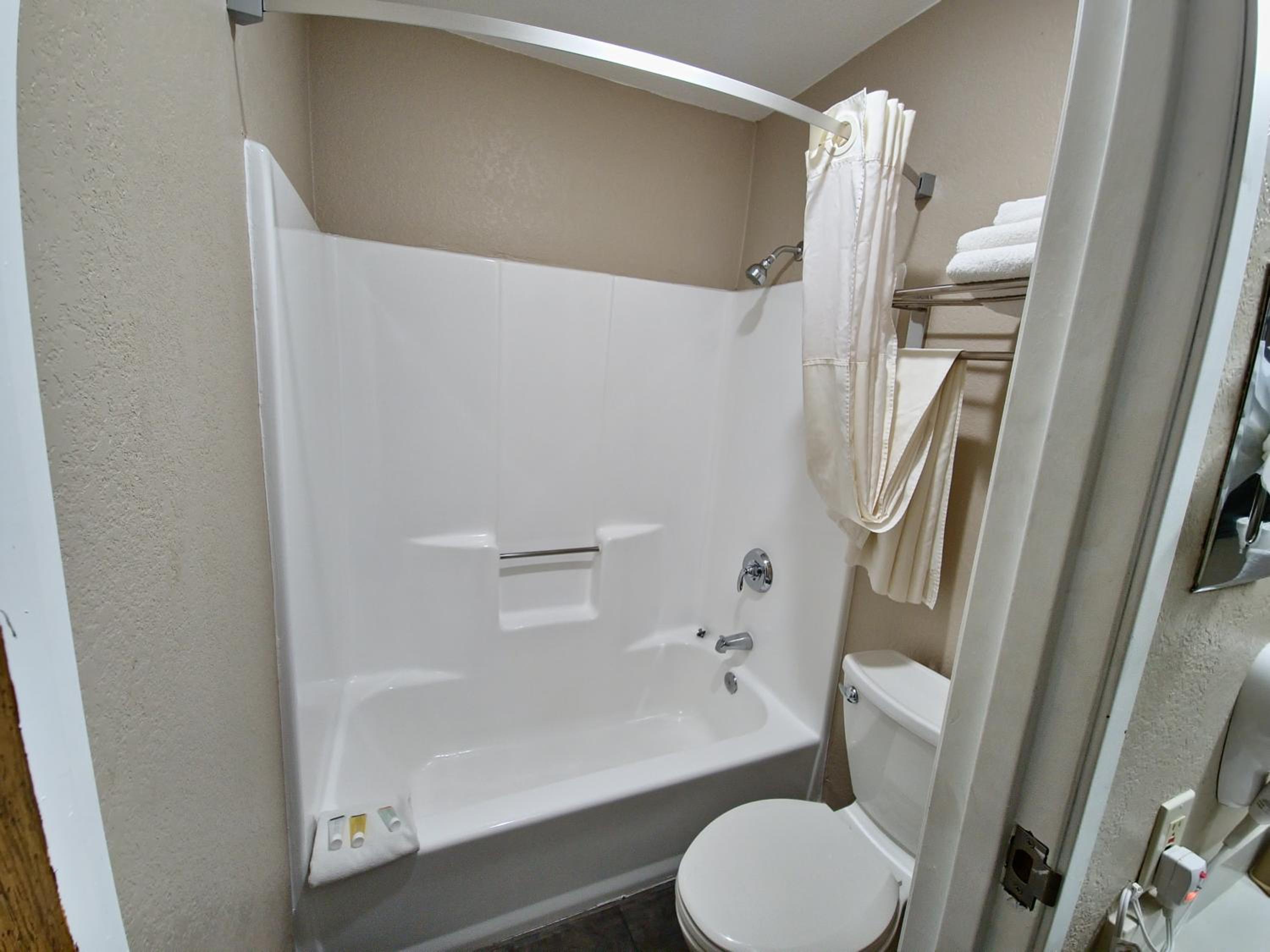 Deluxe King Room - Non-Smoking - Photo 16