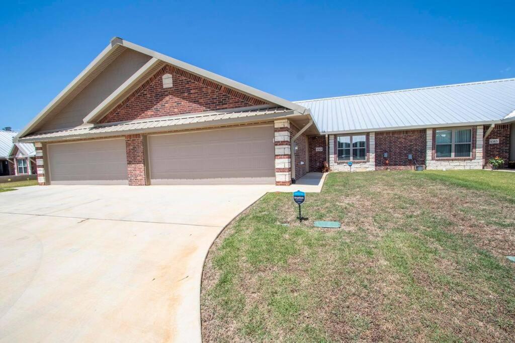 Two-Bedroom House photo 2