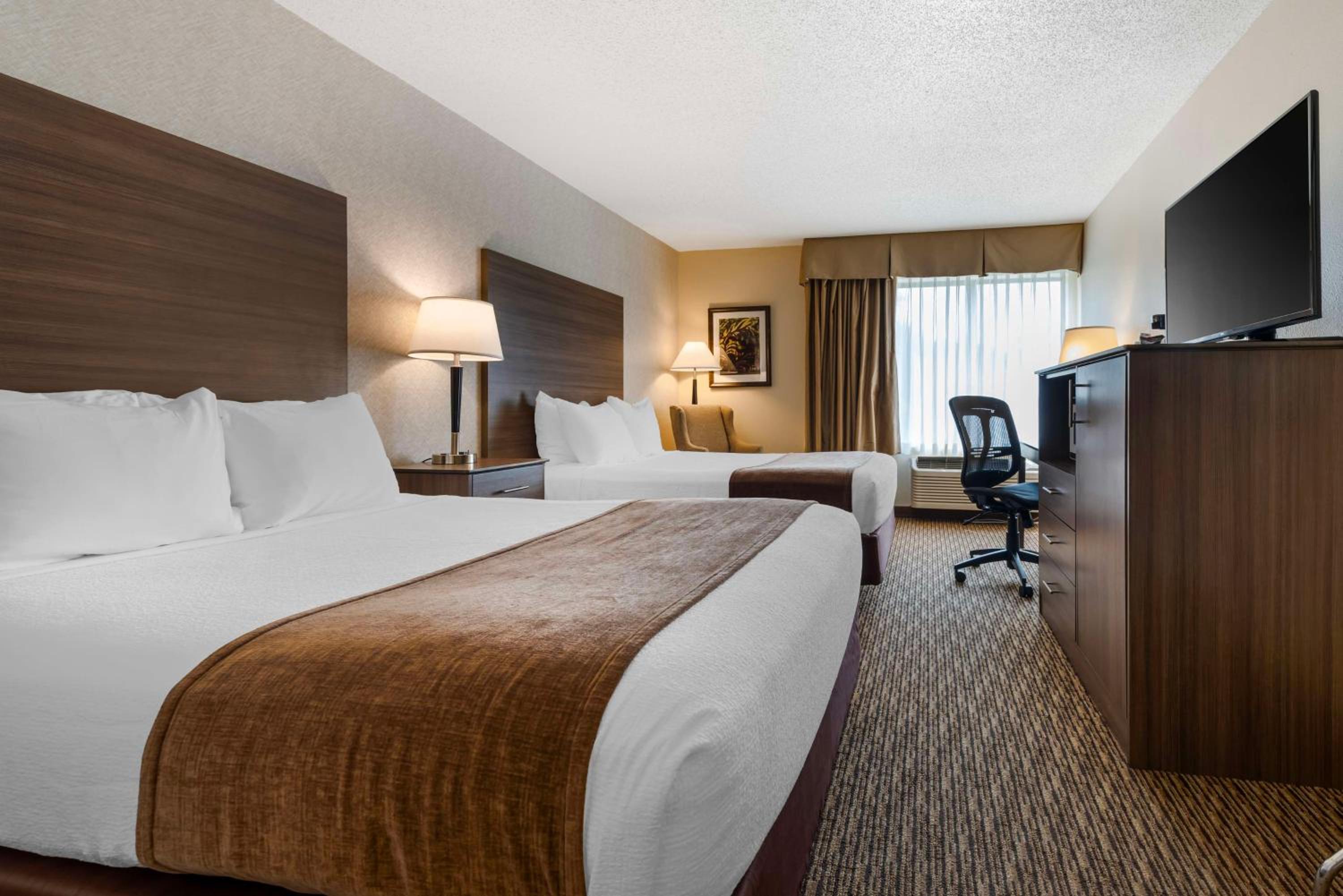 Queen Room with Two Queen Beds - Non-Smoking photo 1