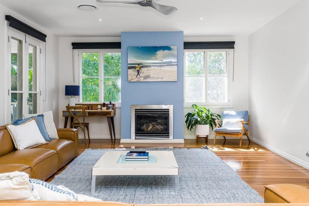 Six-Bedroom House photo 1