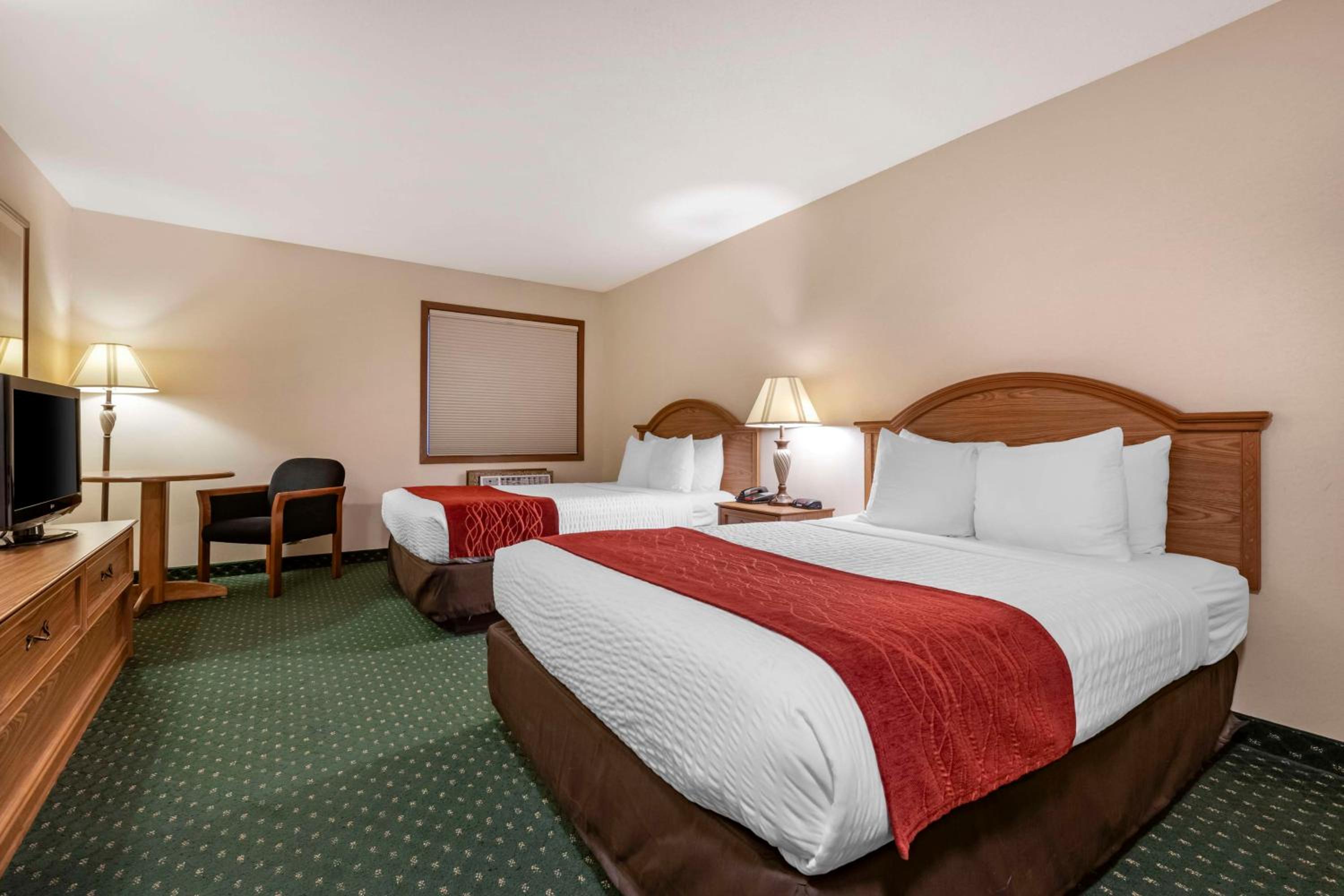 Large Queen Room with Two Queen Beds - Non-Smoking - Photo 1