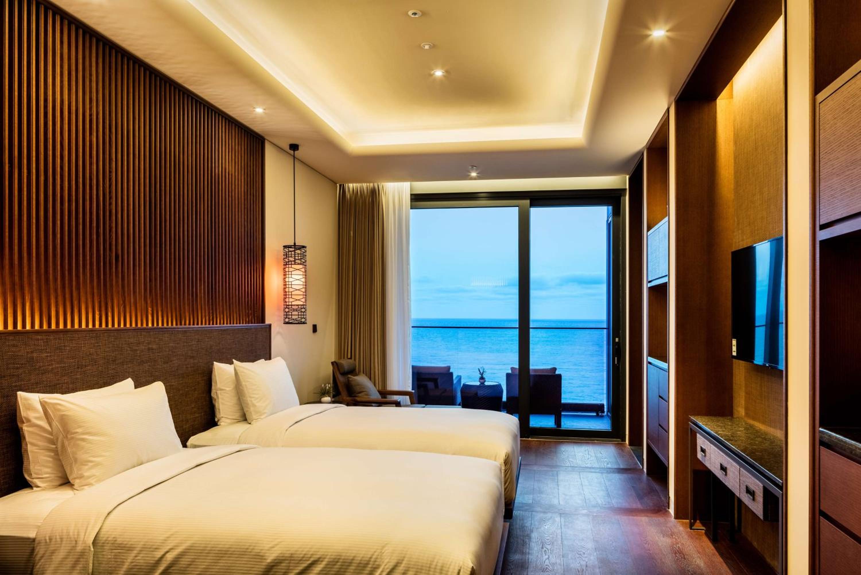 Executive Family Twin Room With Ocean View