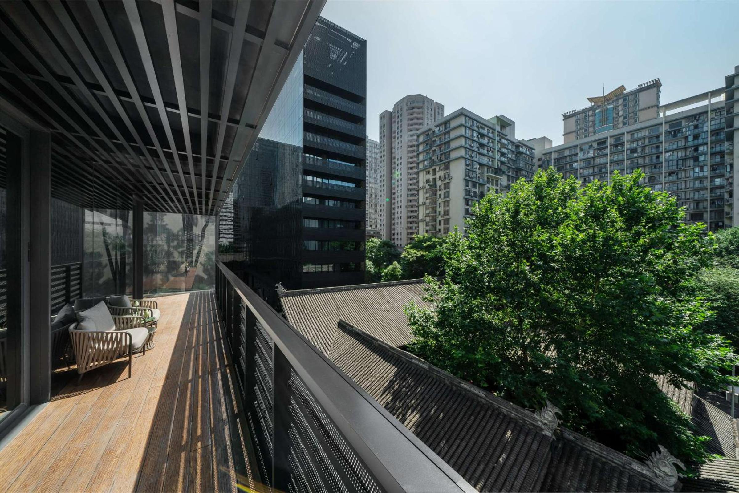One-Bedroom Apartment with Balcony
